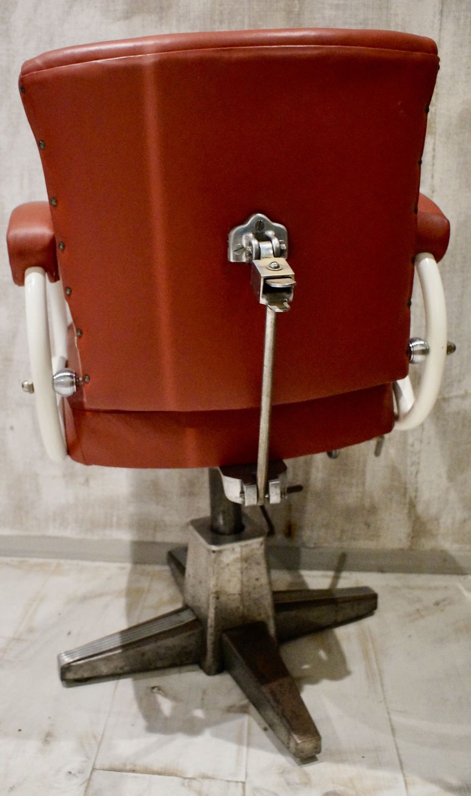 Art Deco Style Barbers Chair, 1930s photo vinterior