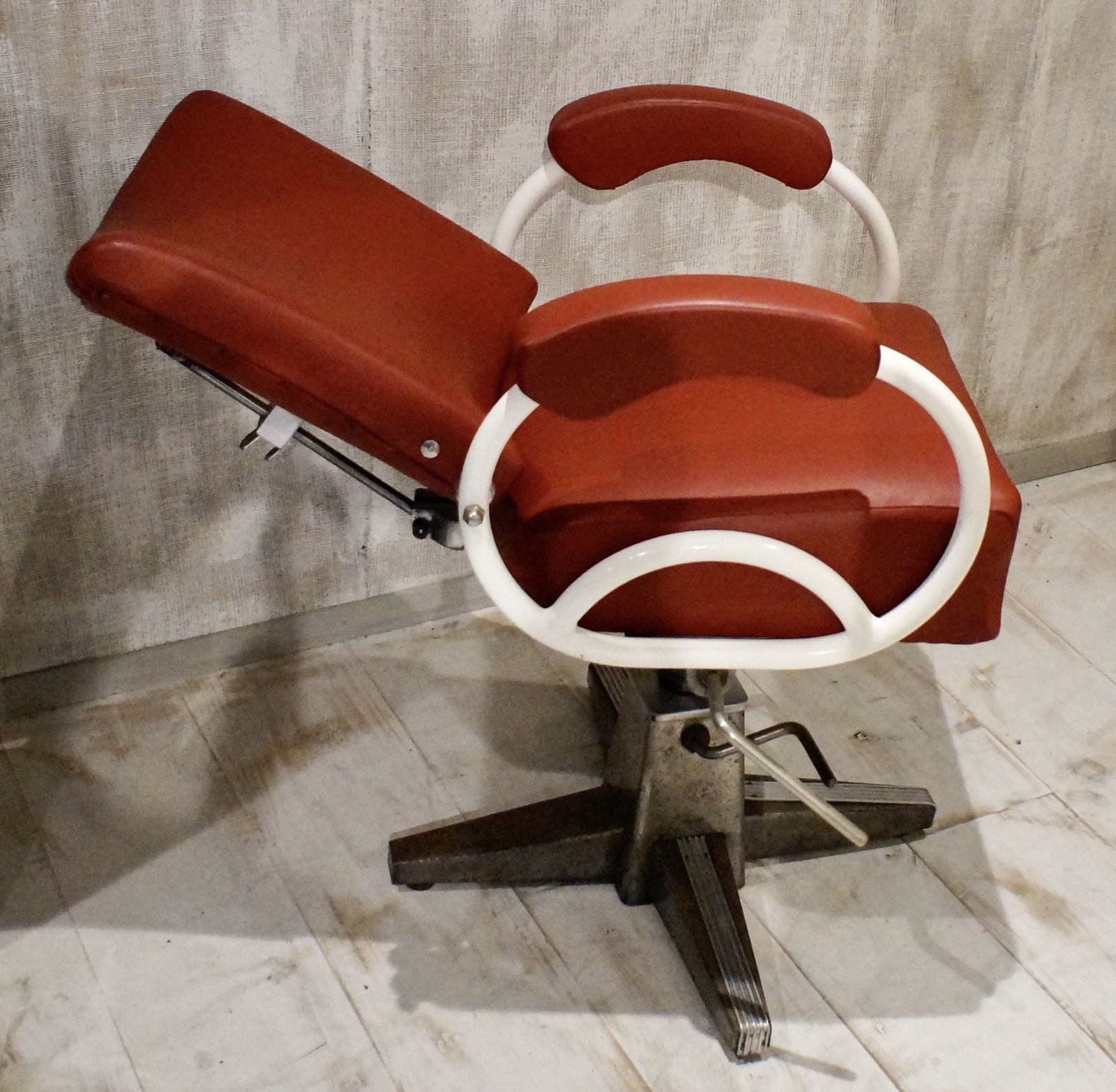 695.0 Art Deco Style Barbers Chair, 1930s photo