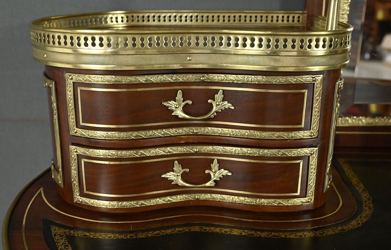 Small Mahogany Lady's Desk, Napoleon III Period – Part 2 Of The 19th Century photo vintage