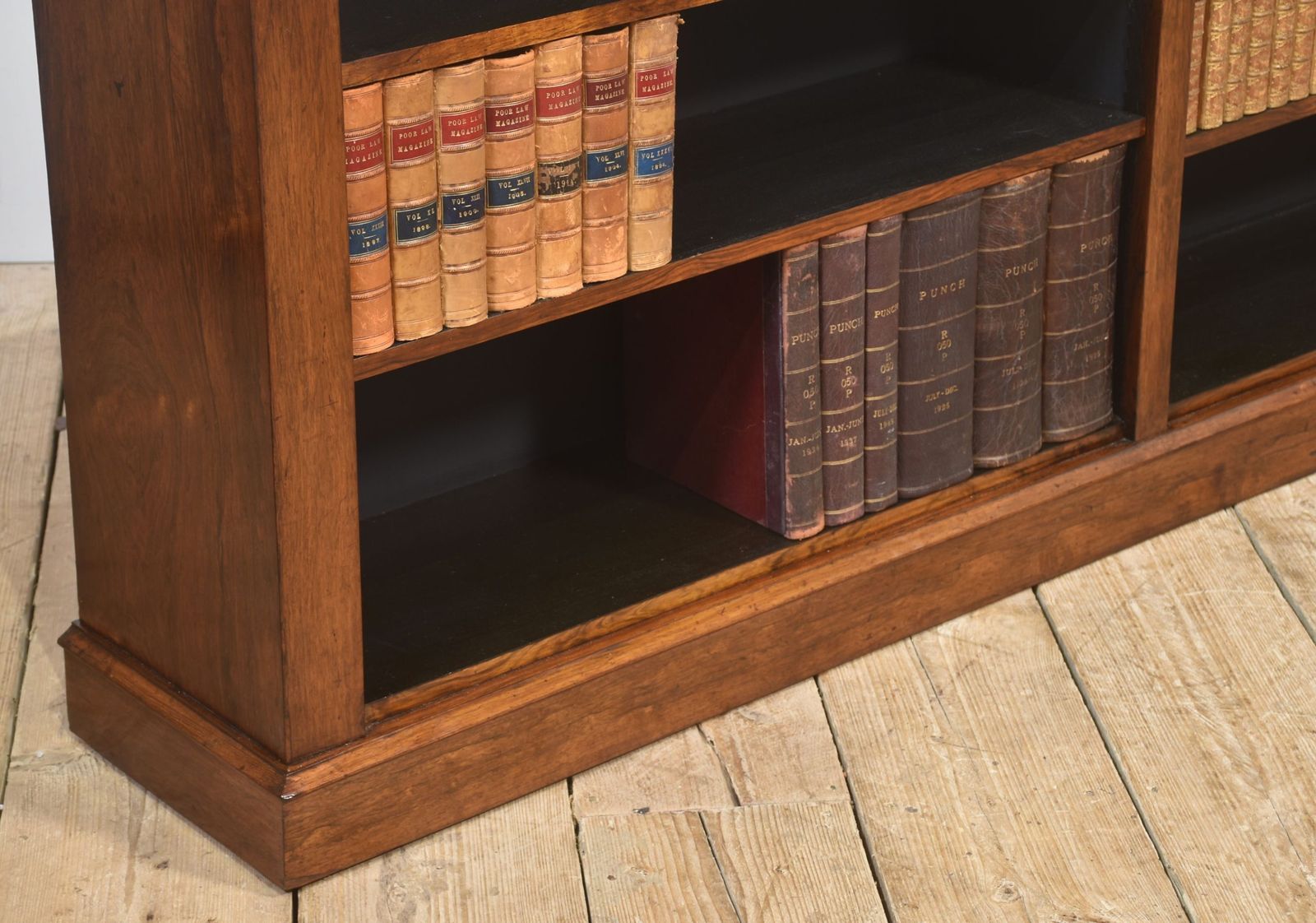 photo vinterior 19th Century Rosewood Open Bookcase