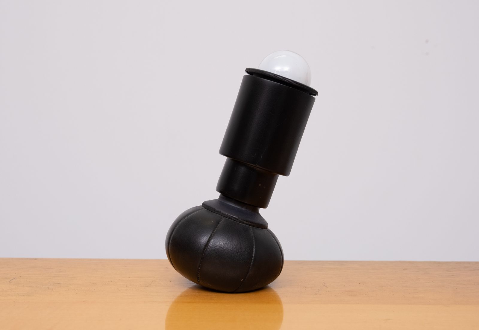 Model 600g Table Lamp By Gino Sarfatti For Arteluce, Italy, 1960s photo furniture