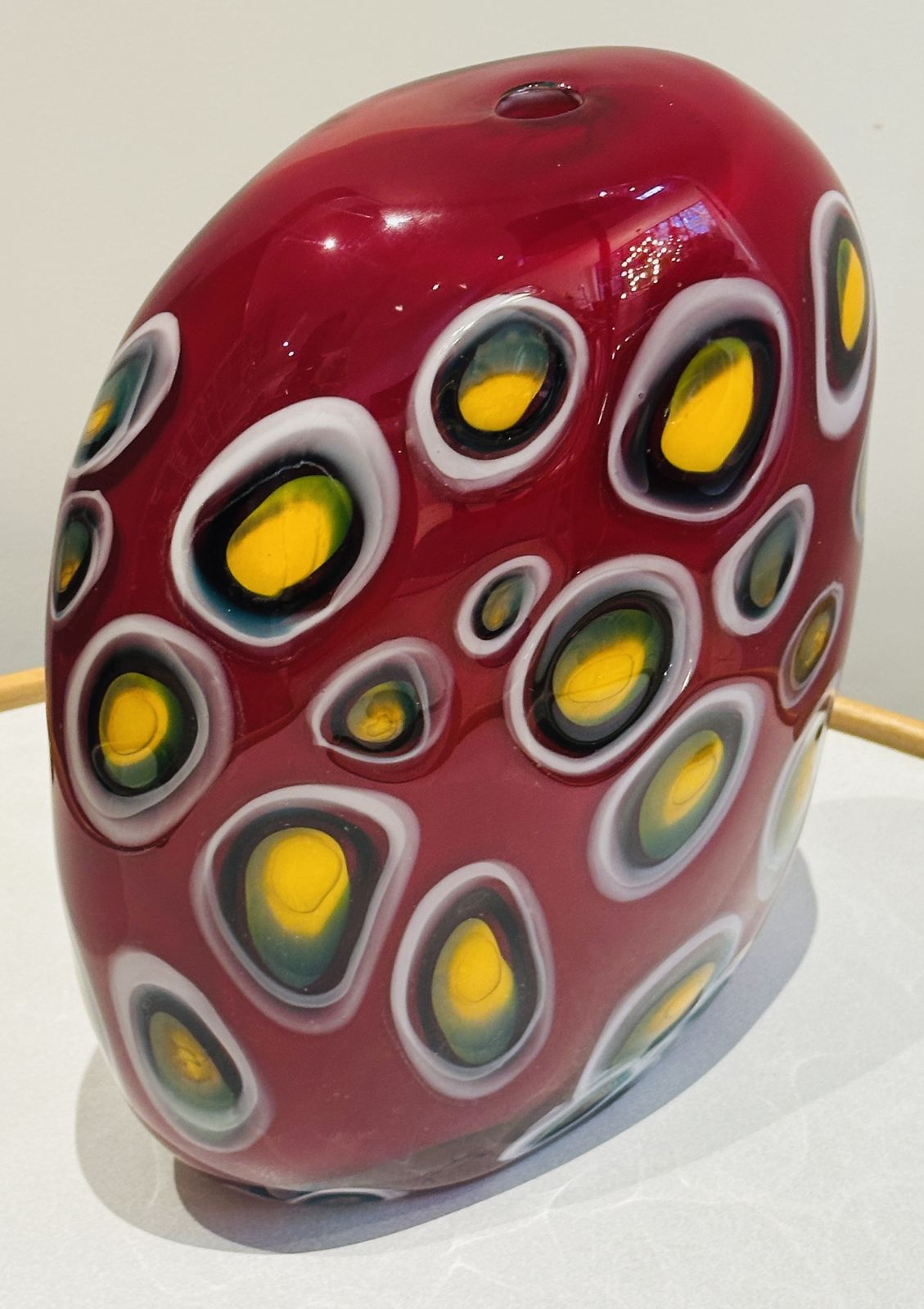 photo vinterior 1990s American Contemporary Decorative Art Glass Vase