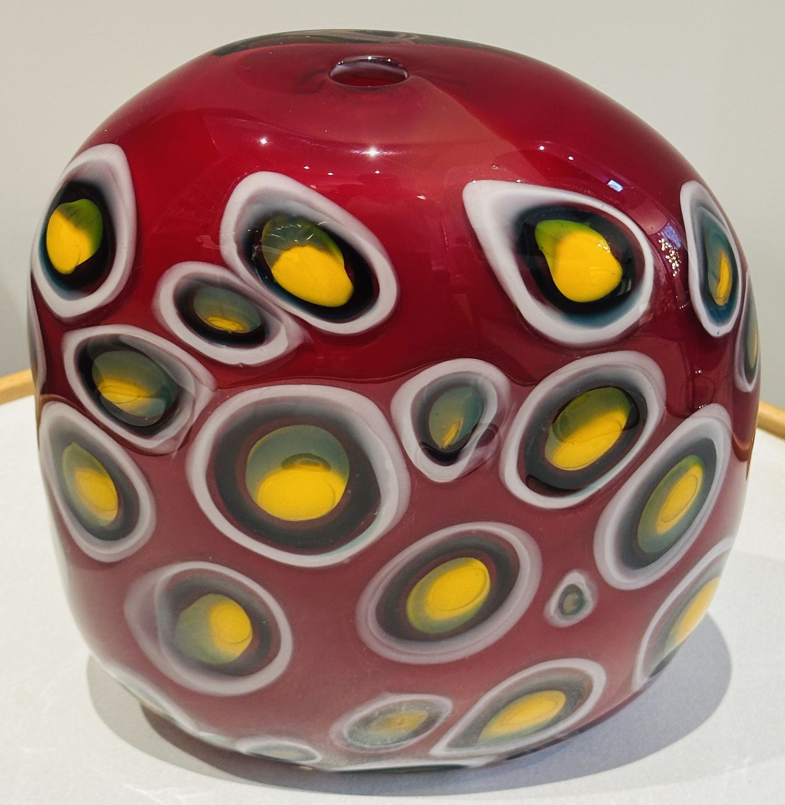 photo vintage 1990s American Contemporary Decorative Art Glass Vase