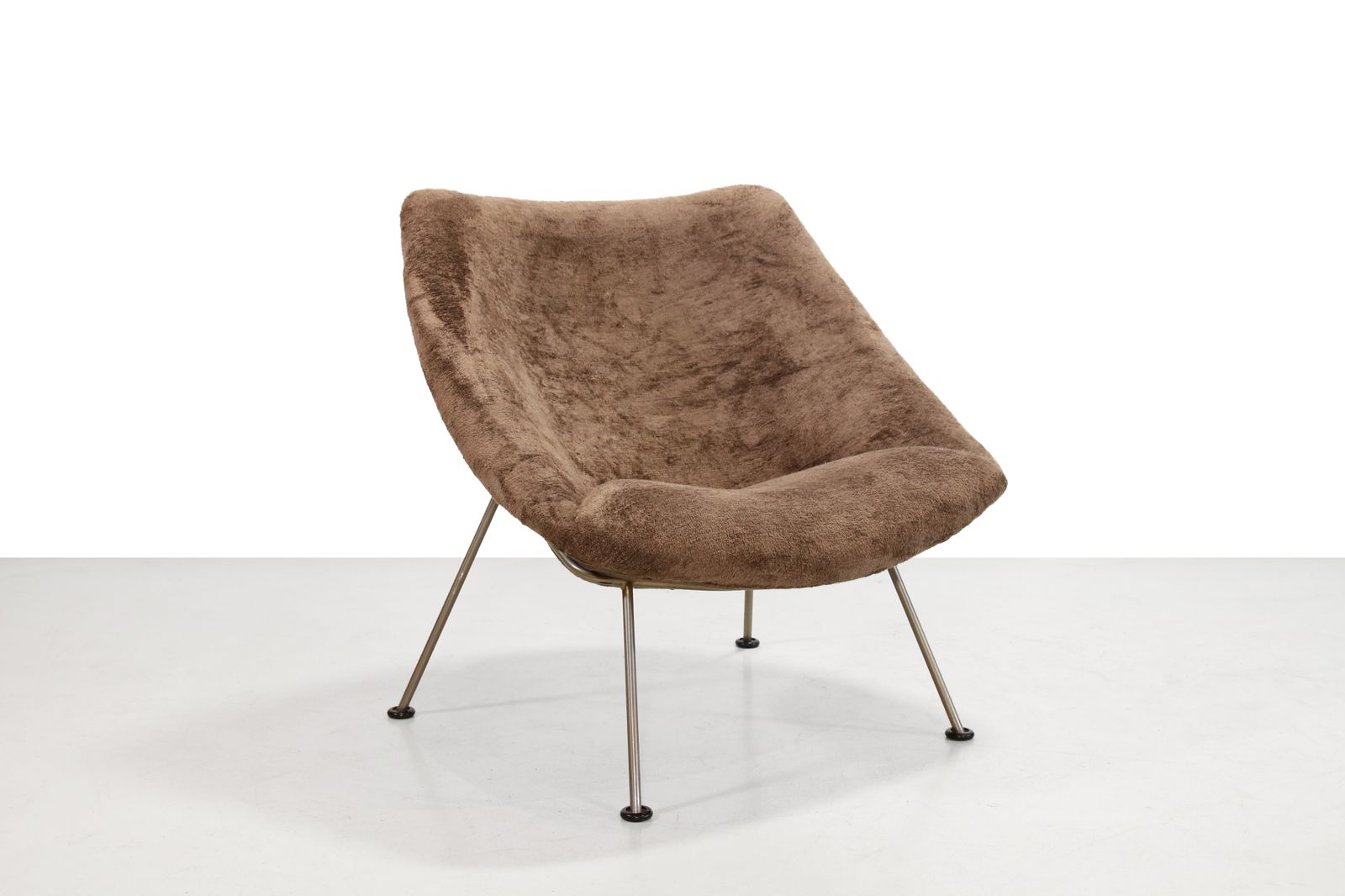 Artifort Oyster Model F157 Armchair By Pierre Paulin photo furniture