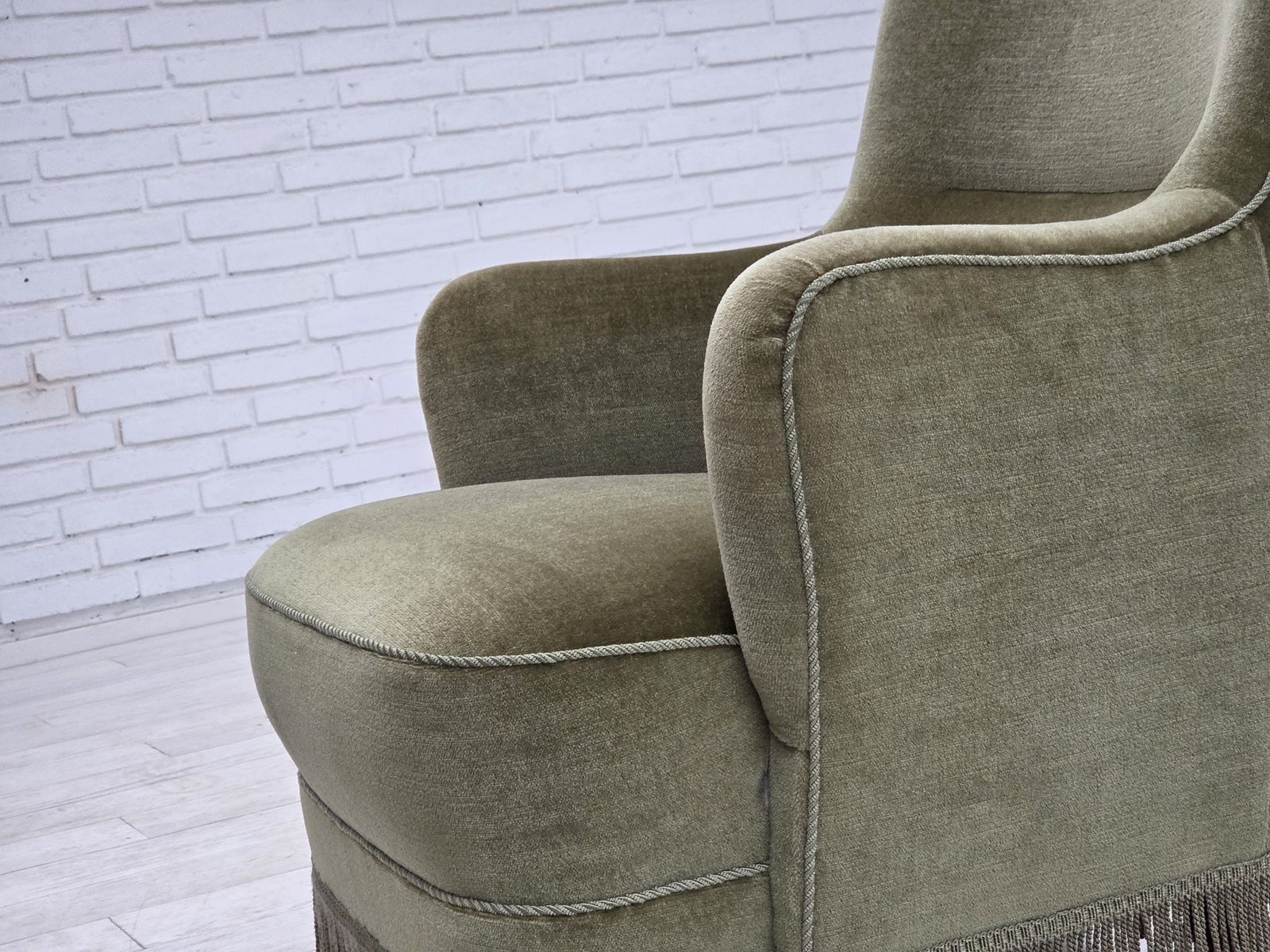 photo buy Jaren 1970, Deense Fauteuil Met Hoge Rug, Groen Meubelvelours.