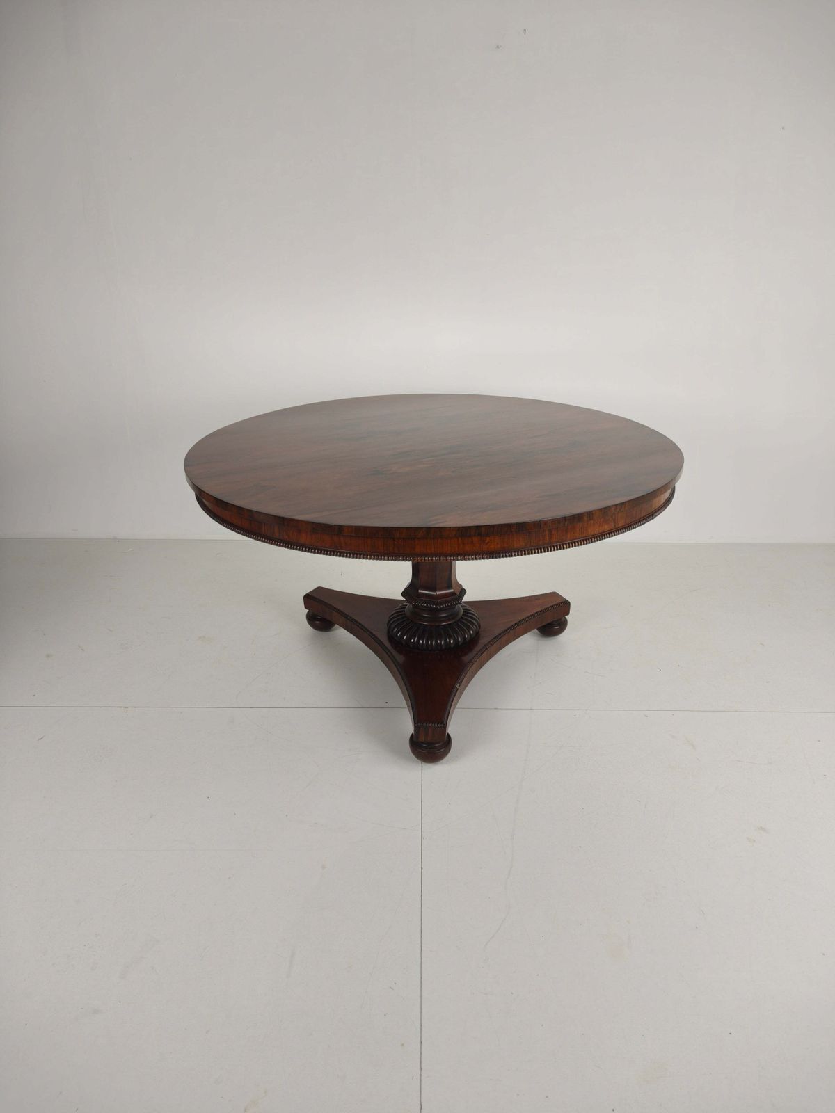 Fine Quality 19th Century William IV Rosewood Breakfast Tilt Top Table – C.1820 photo furniture