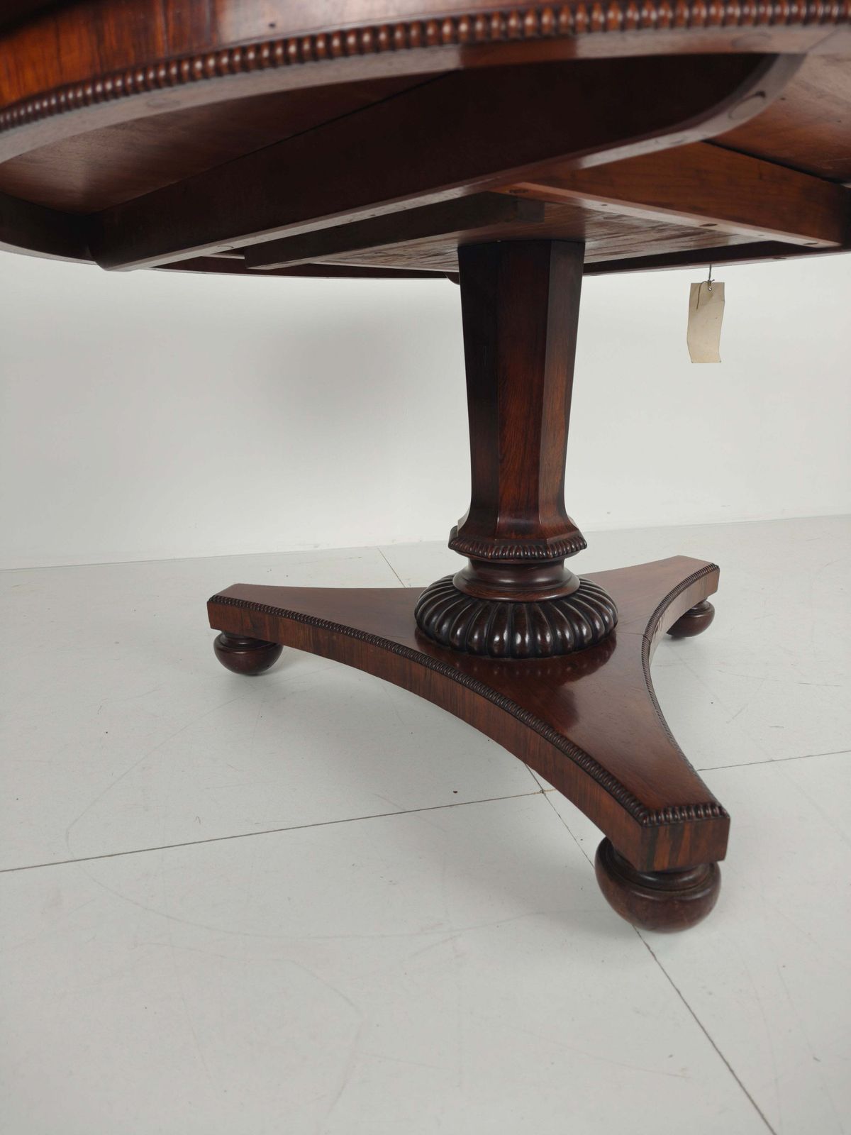 Fine Quality 19th Century William IV Rosewood Breakfast Tilt Top Table – C.1820 photo Furniture