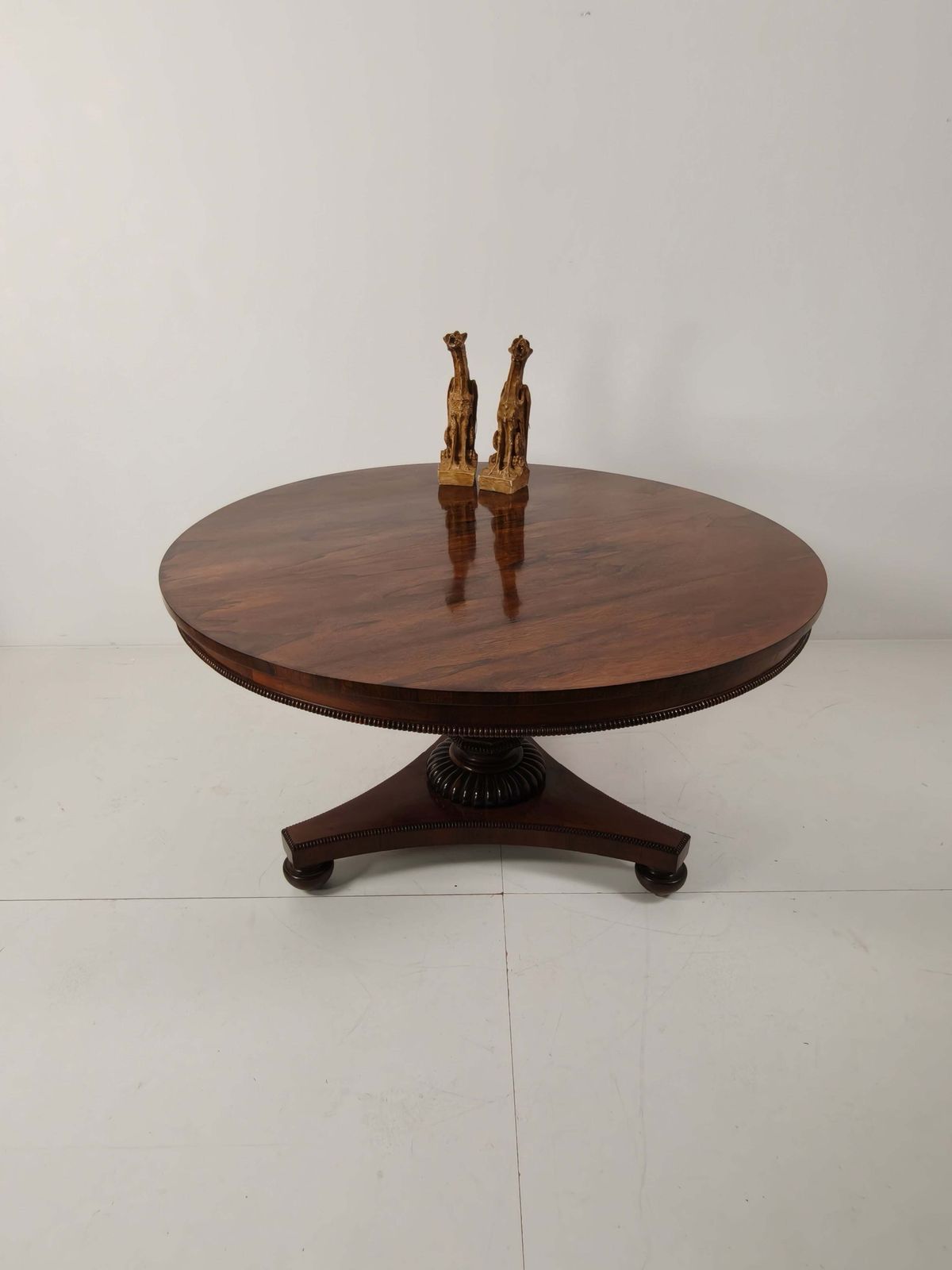 Furniture Fine Quality 19th Century William IV Rosewood Breakfast Tilt Top Table – C.1820 photo