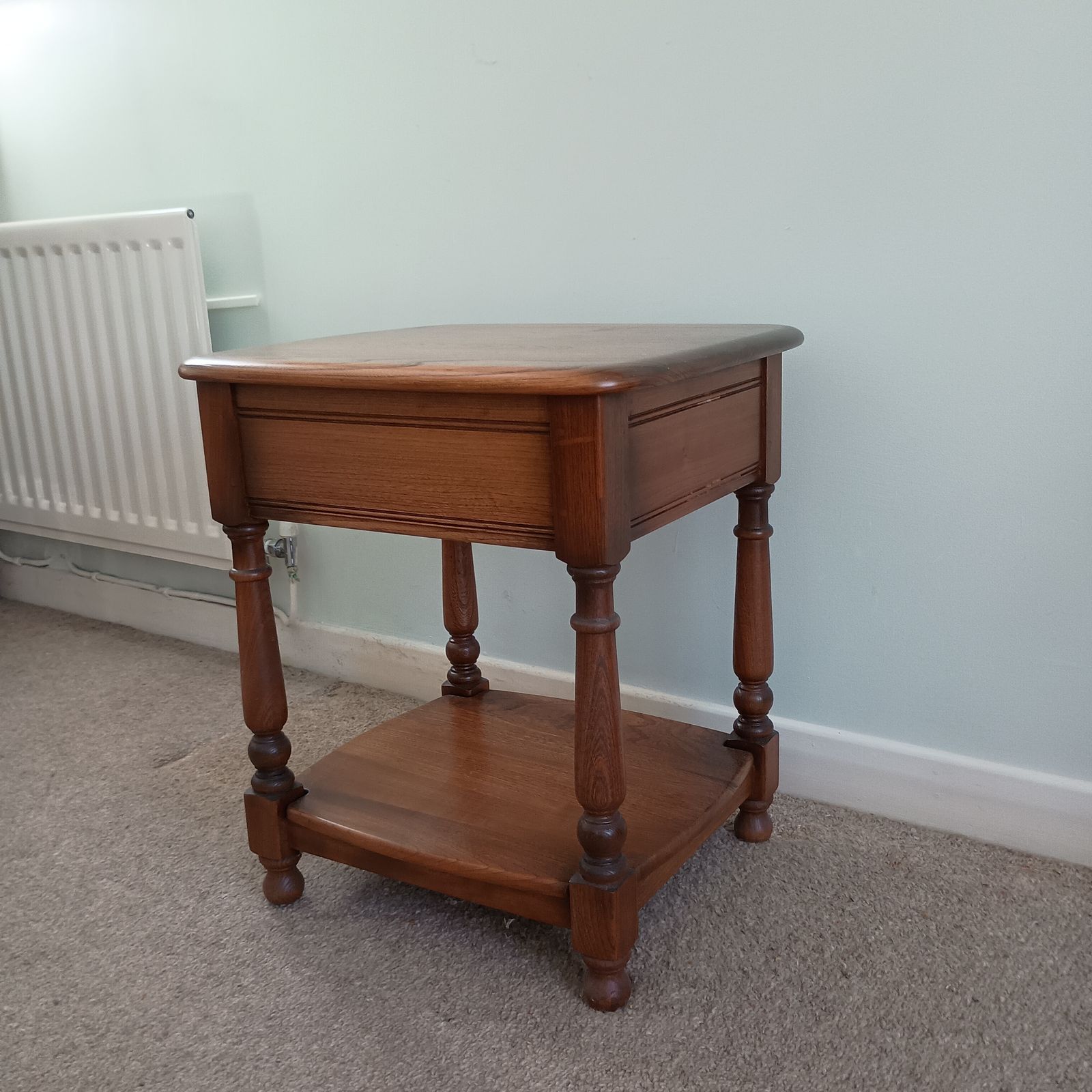 Ercol Old Colonial In Golden Dawn Lamp Or Bedside Table photo 200.0
