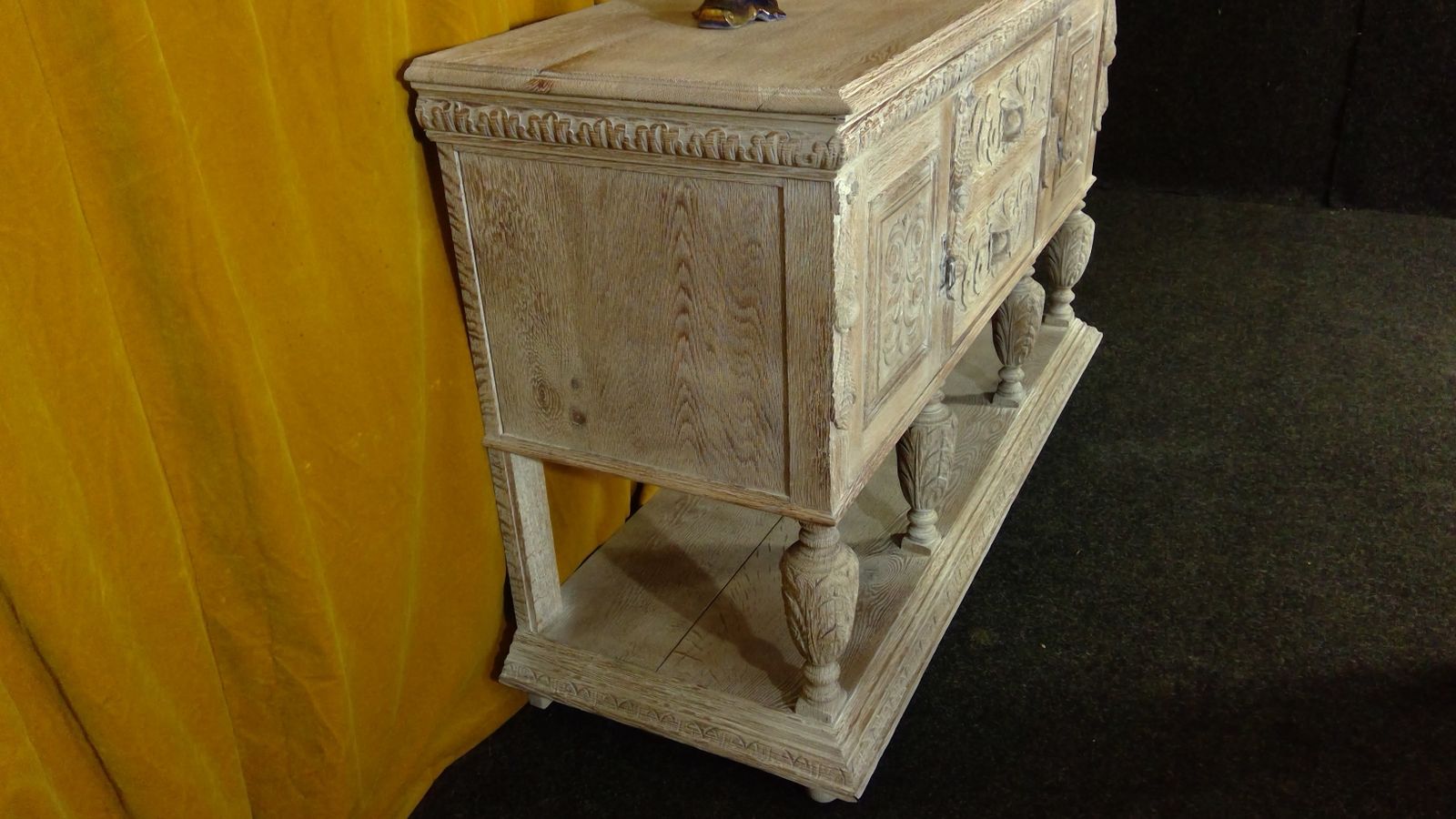 photo furniture A Finely Carved Oak(cerused) Limed Dresser Base Sideboard