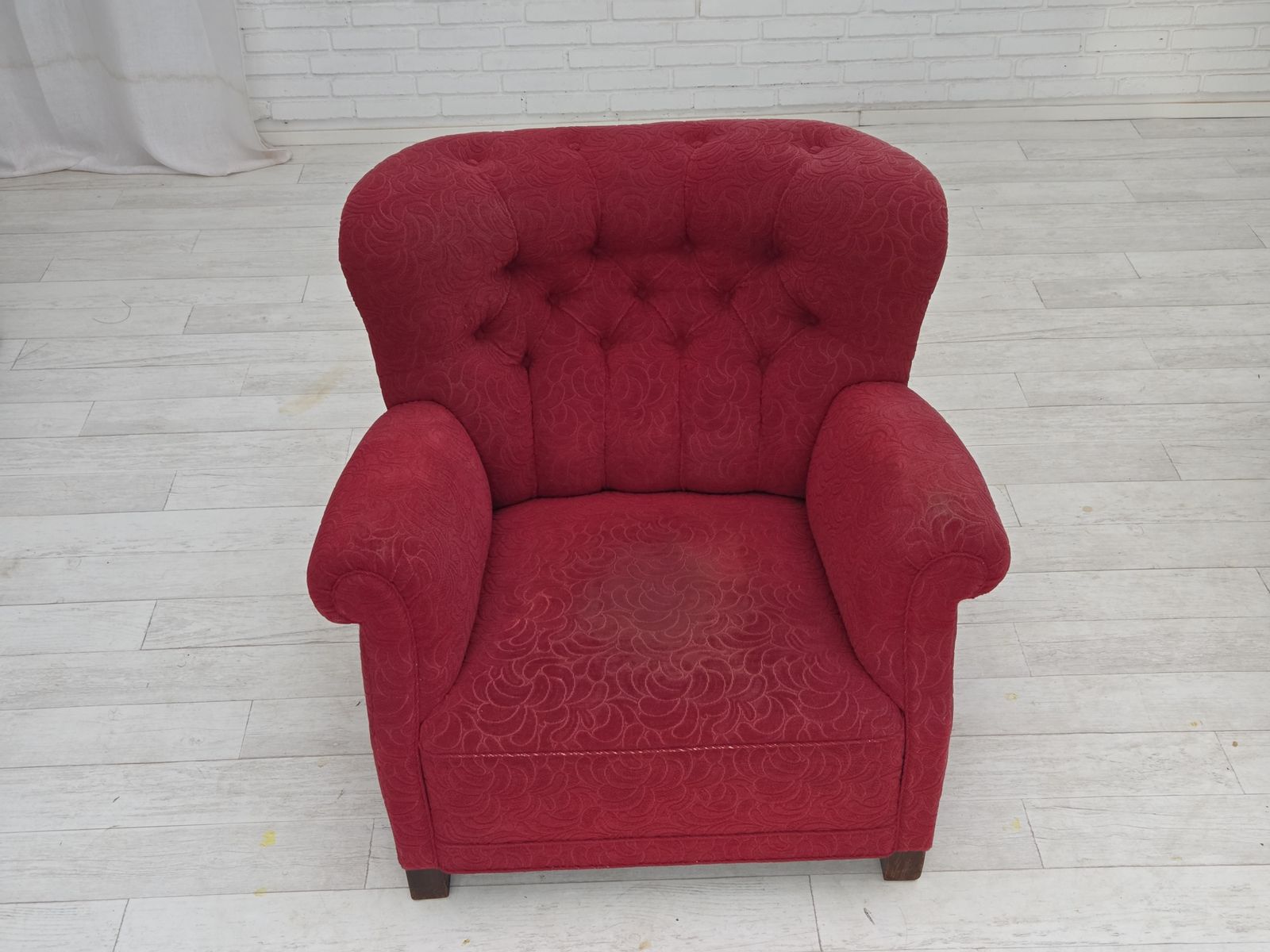 Ca. Jaren 1950, Deense Relax Fauteuil, Rood Meubelstof, Essen Houten Poten. photo furniture