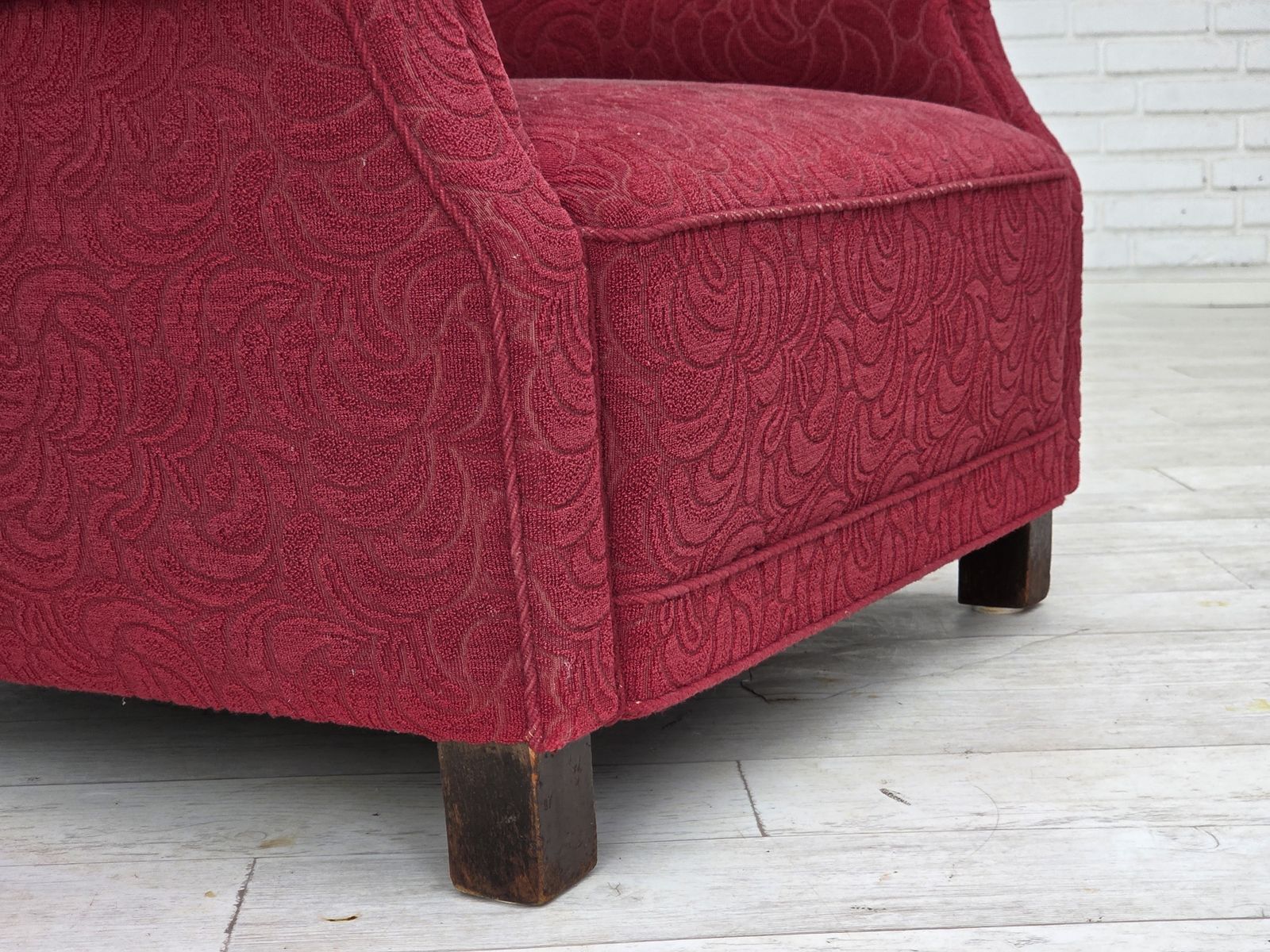 Ca. Jaren 1950, Deense Relax Fauteuil, Rood Meubelstof, Essen Houten Poten. photo Meubels