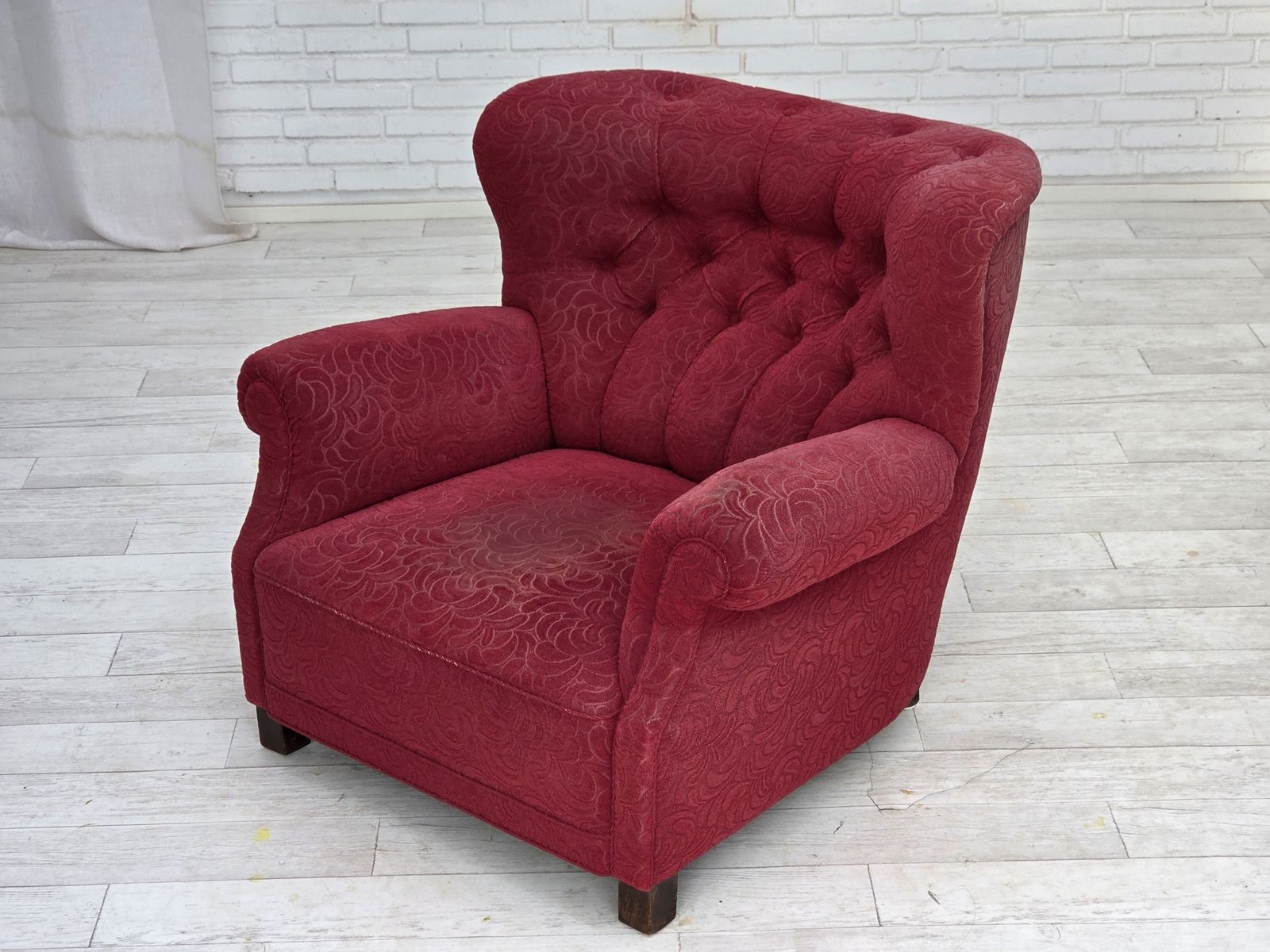 1540.0 Ca. Jaren 1950, Deense Relax Fauteuil, Rood Meubelstof, Essen Houten Poten. photo