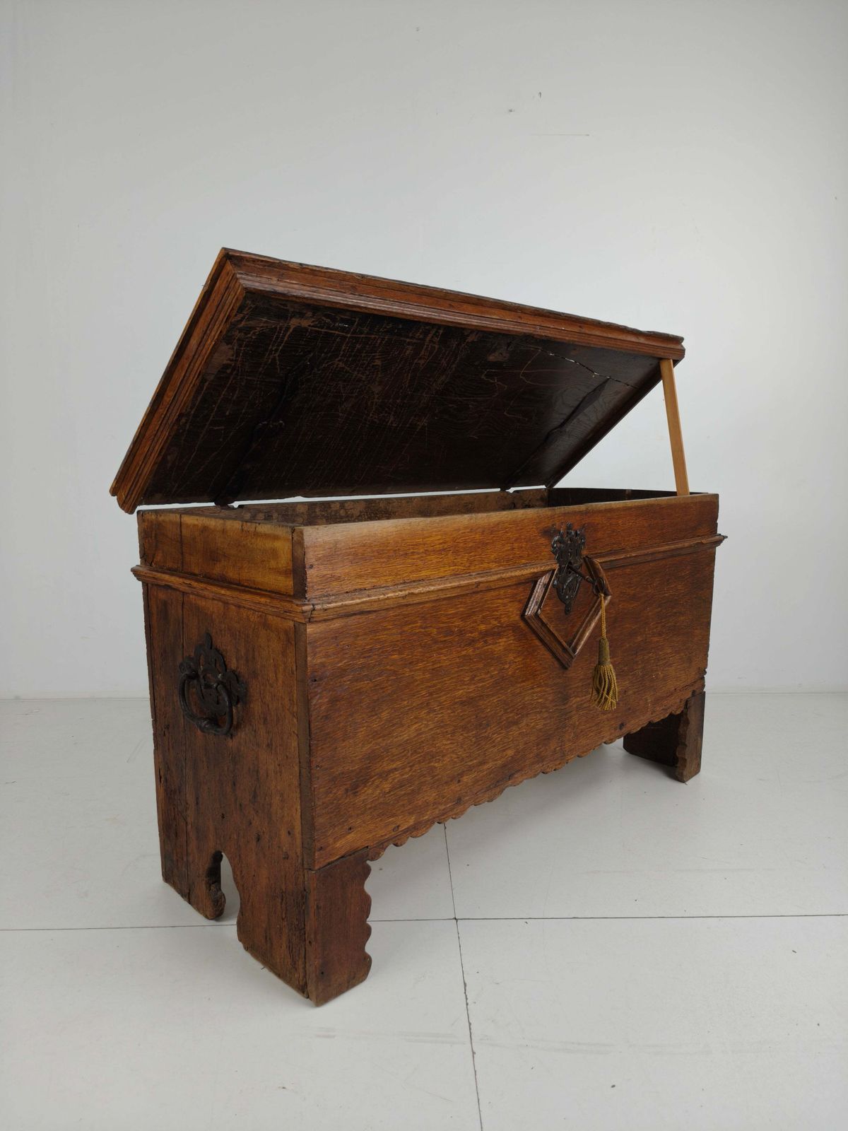Elegant 18th Century Oak Chest – Dated 1756 photo 674.0