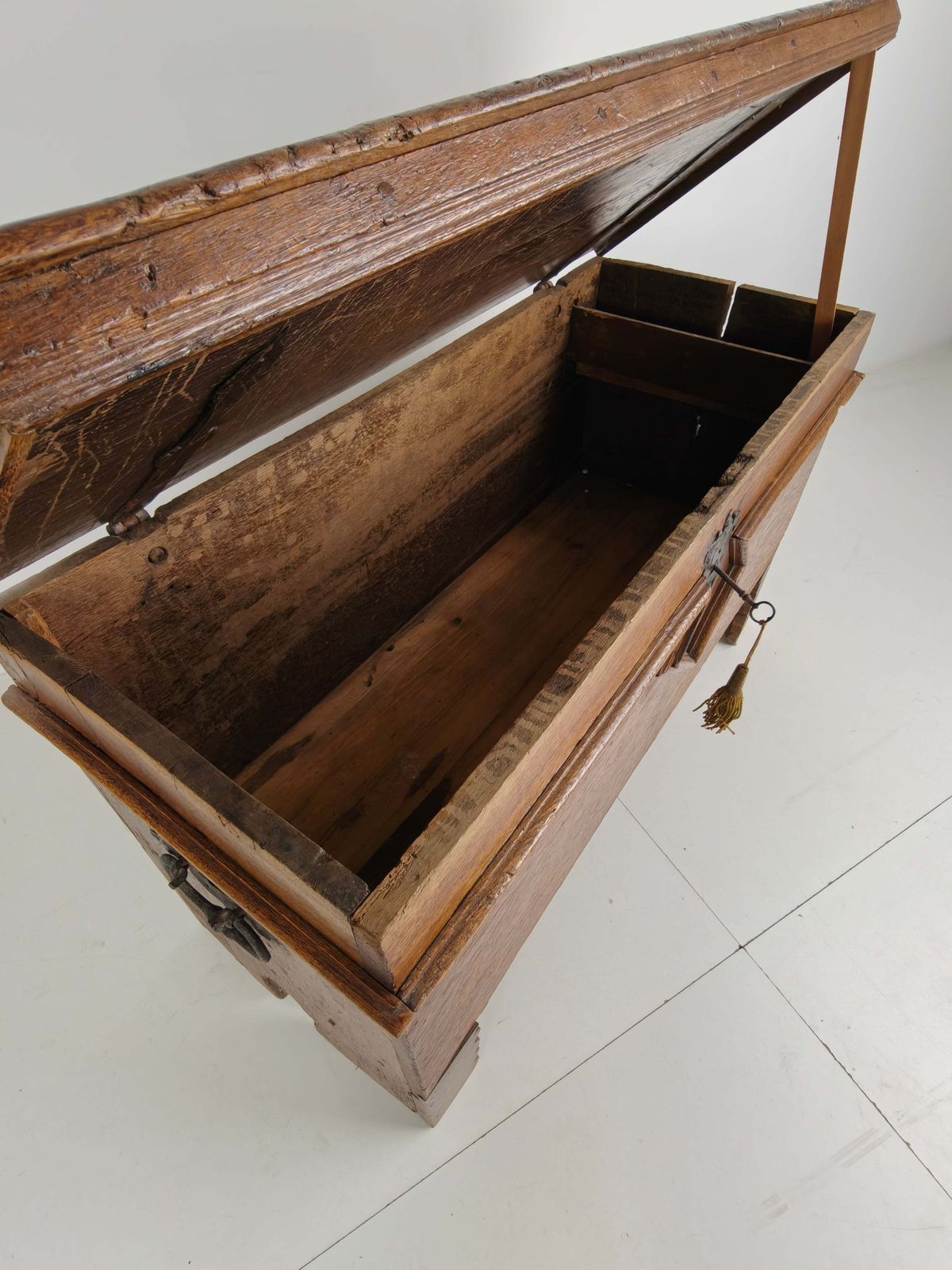 Elegant 18th Century Oak Chest – Dated 1756 photo vinterior