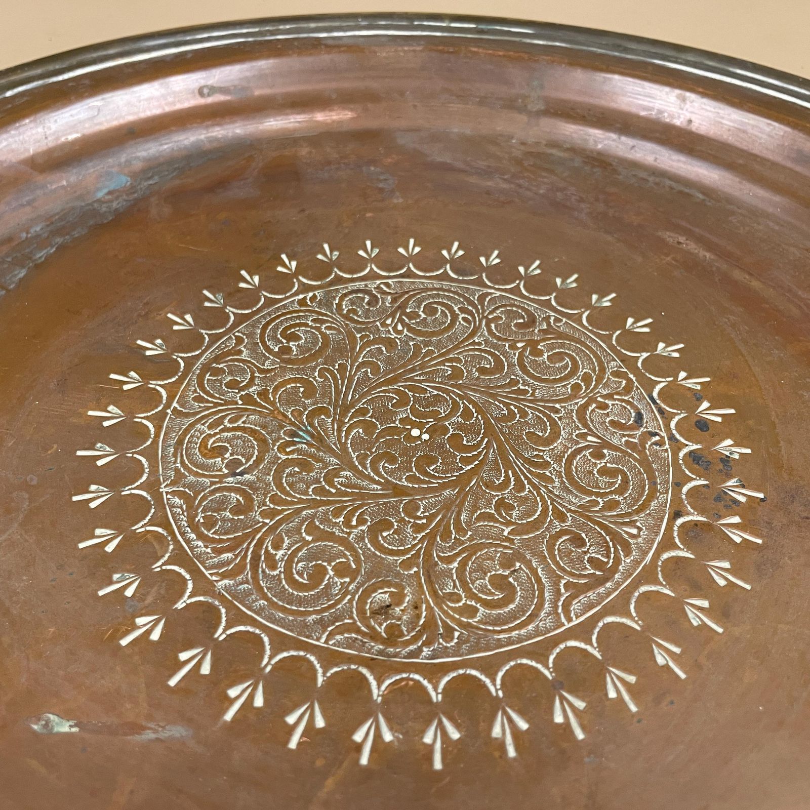 Antique Metal Copper Indian Patterned Round Tray 39cm Plate Asian Handmade Copper Etched Intricate Vintage Decorative Circular Wall Art photo furniture