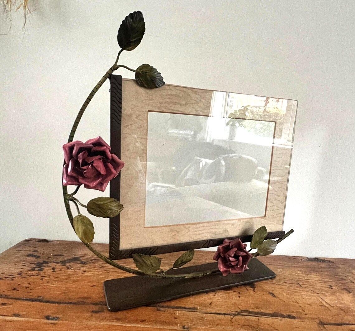 photo furniture Rare Art Nouveau Style Picture Frame  Bronze Patina Rose And Vine Metal Photo Frame European Antique Iron Floral Stand Frame