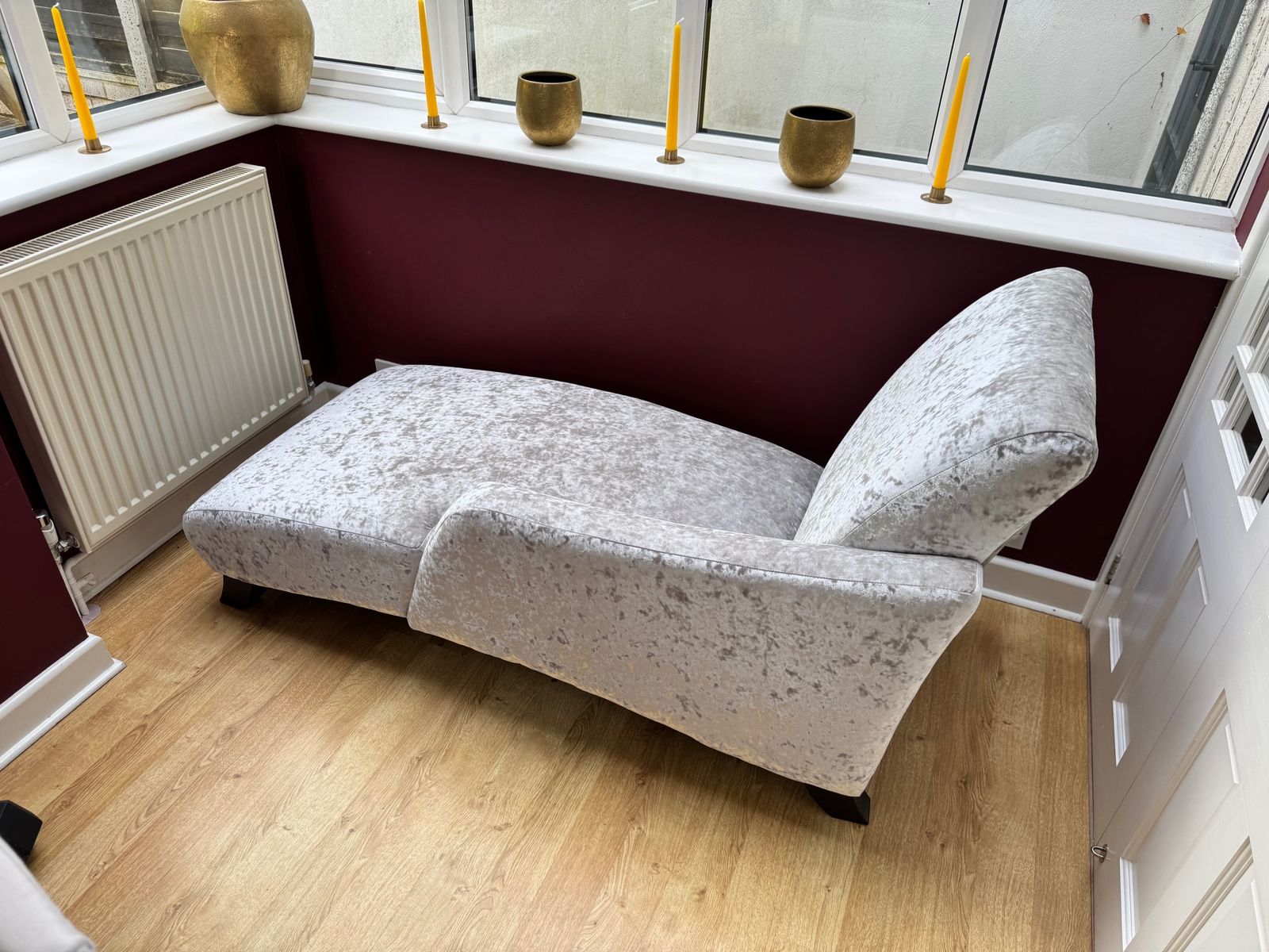 Silver Crushed Velvet Chaise Longue – Excellent Condition – £300 Ono photo Furniture