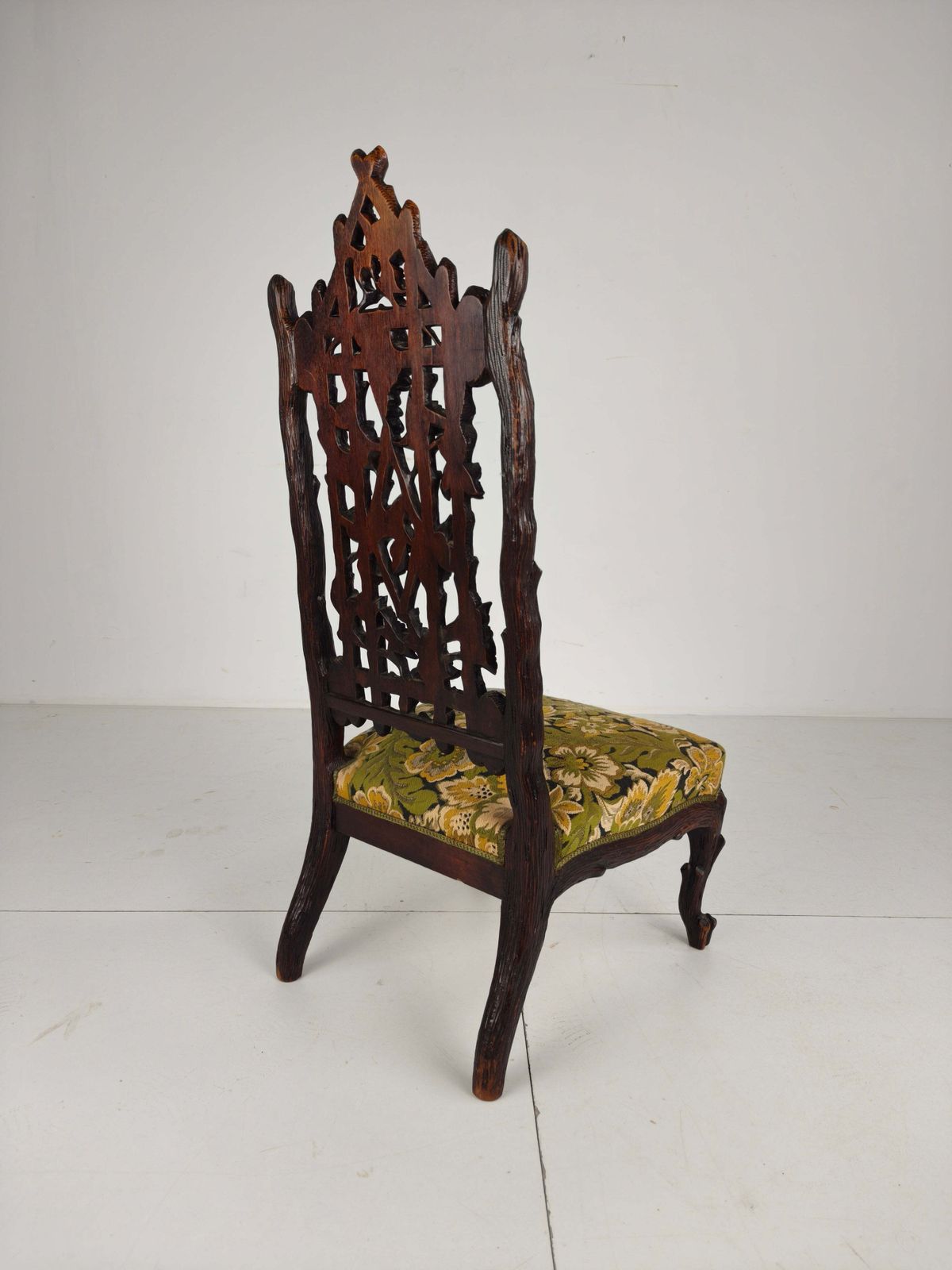 Beautiful 19th Century Black Forest Chairs – Exceptional Carving photo 1304.0