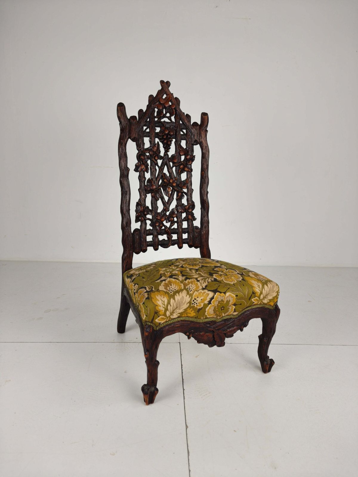 Beautiful 19th Century Black Forest Chairs – Exceptional Carving photo vinterior