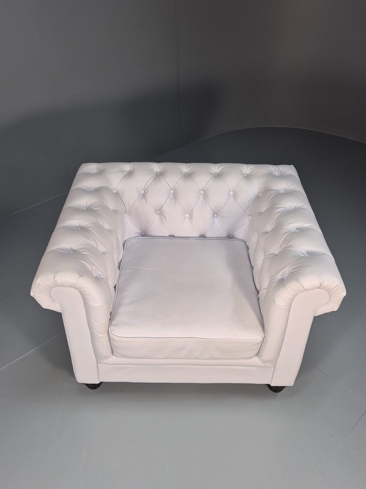 White Vinyl Vegan Leather Chesterfield Armchair Retro Club Chair Eb10455 Vche photo Furniture