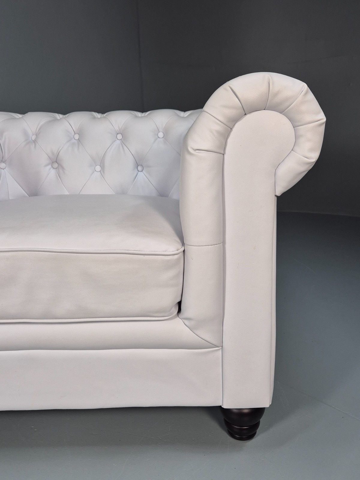 White Vinyl Vegan Leather Chesterfield Armchair Retro Club Chair Eb10455 Vche photo 275.0