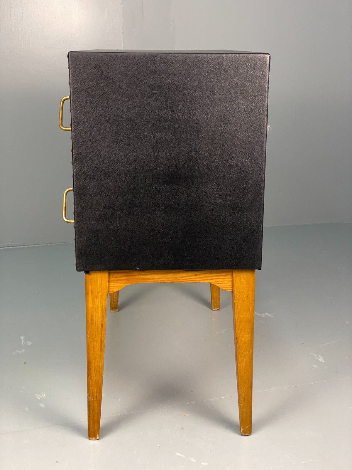 photo furniture Vintage Bedside Cabinet Oak Studded Vinyl 1950s Mid Century Drawers Eb7954 Mwoo
