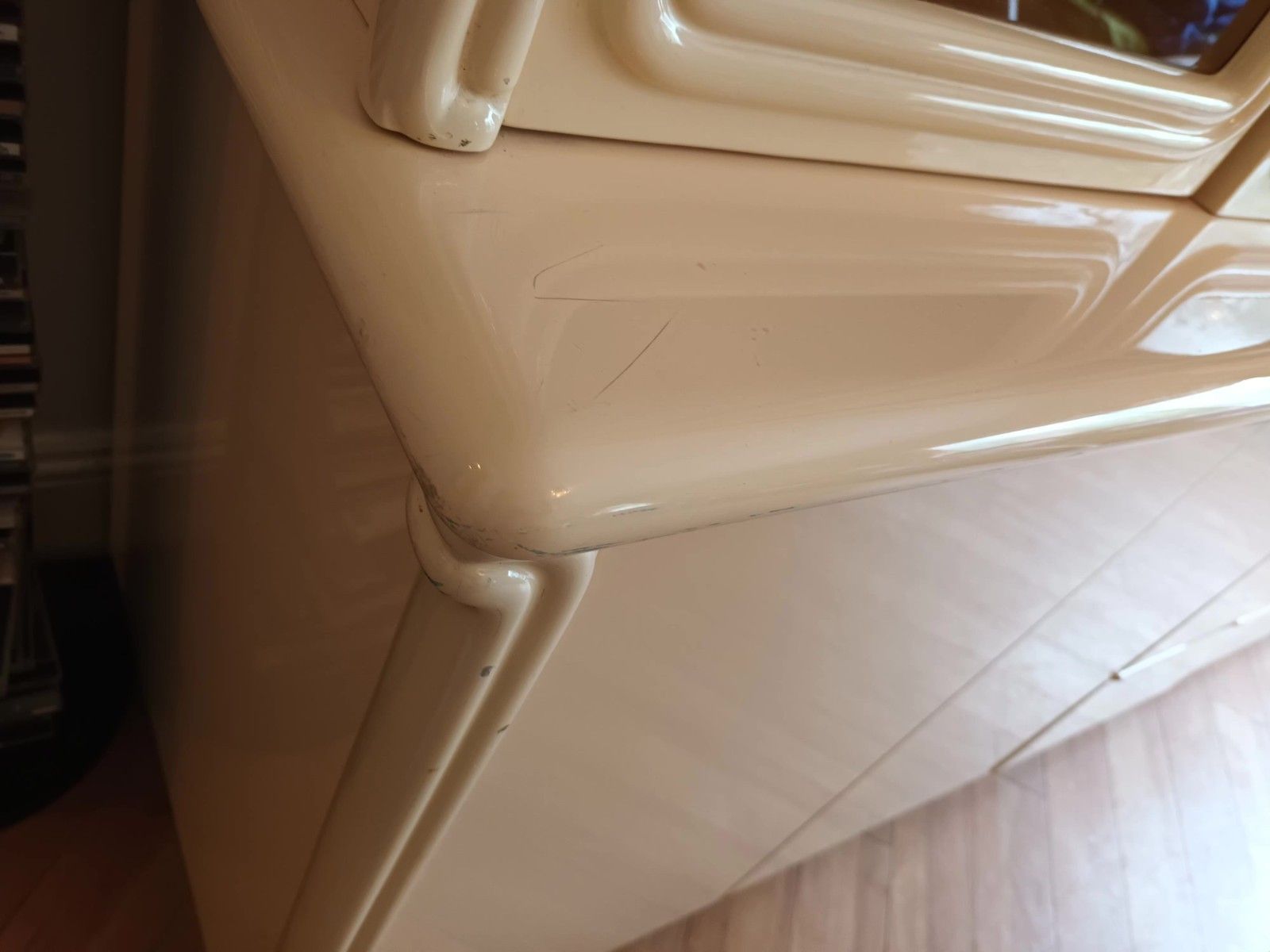 Spectacular Cream 80s Lacquer Italian Wall Cabinet With Bronzed Glass & Lights photo vintage