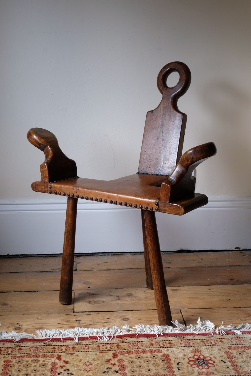 1950s Spanish Brutalist Elm And Leather Chair – Primitive Sculptural Design photo buy