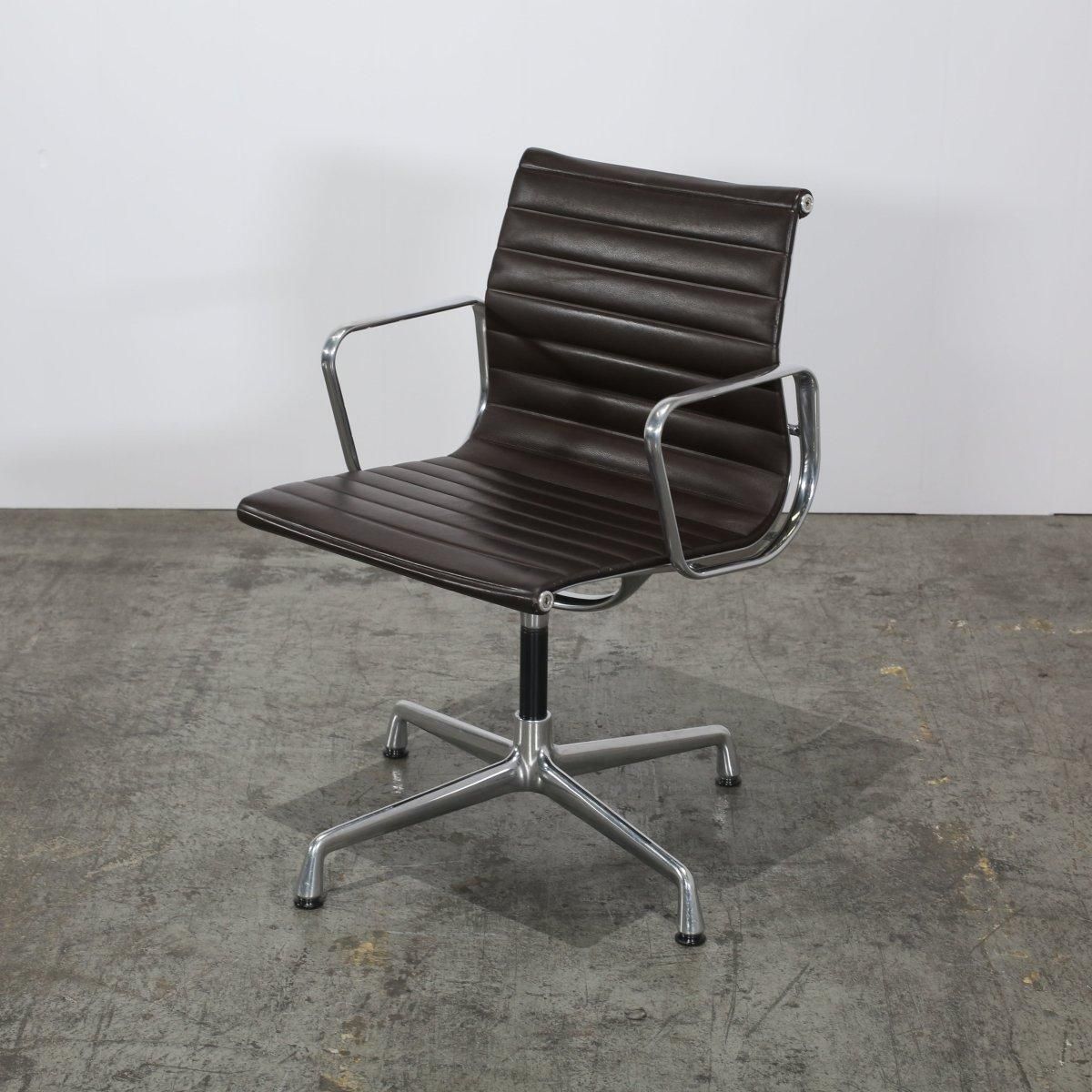 photo furniture Vitra Eames E108 Office Chair