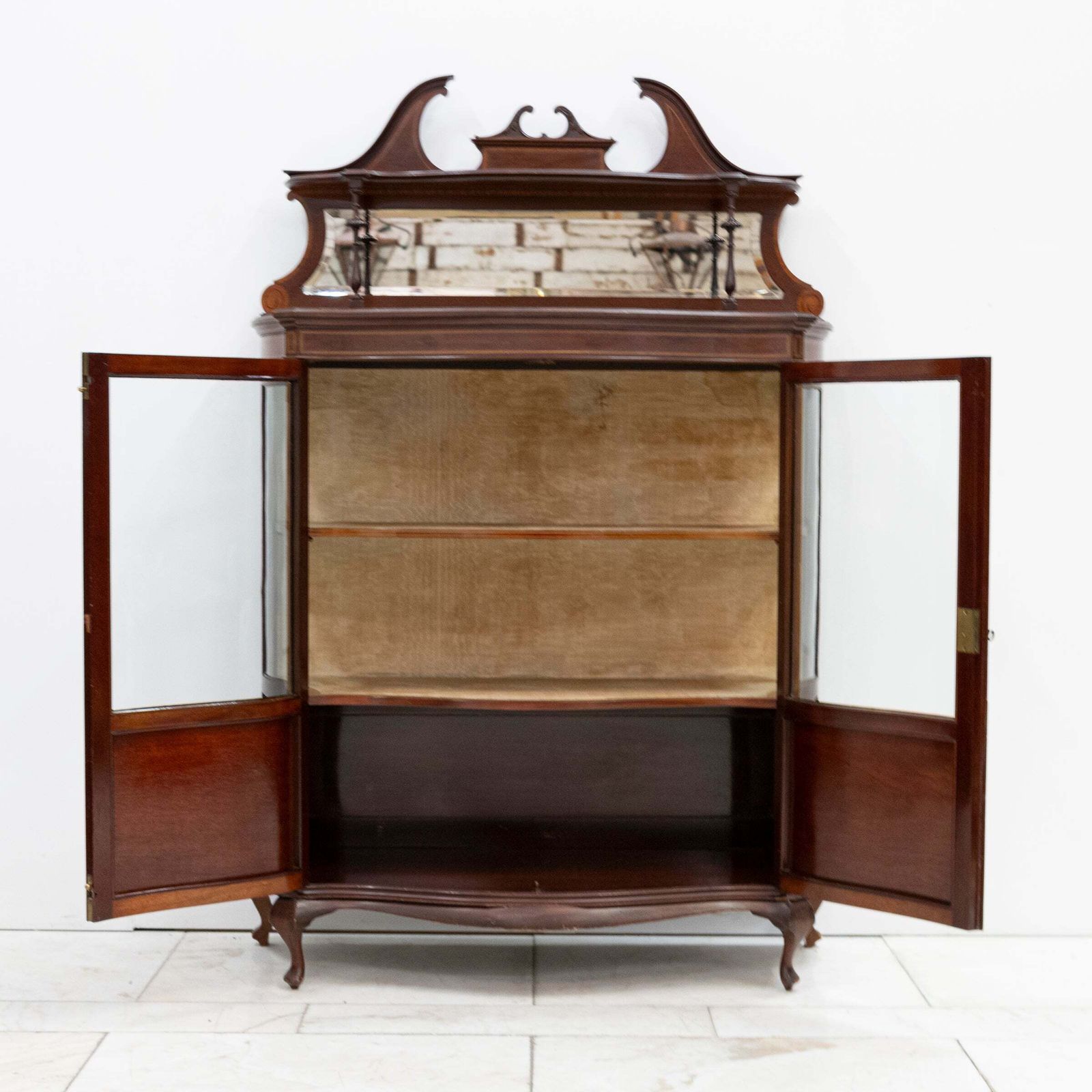 photo vinterior Antique Edwardian Inlaid Mahogany Display Cabinet