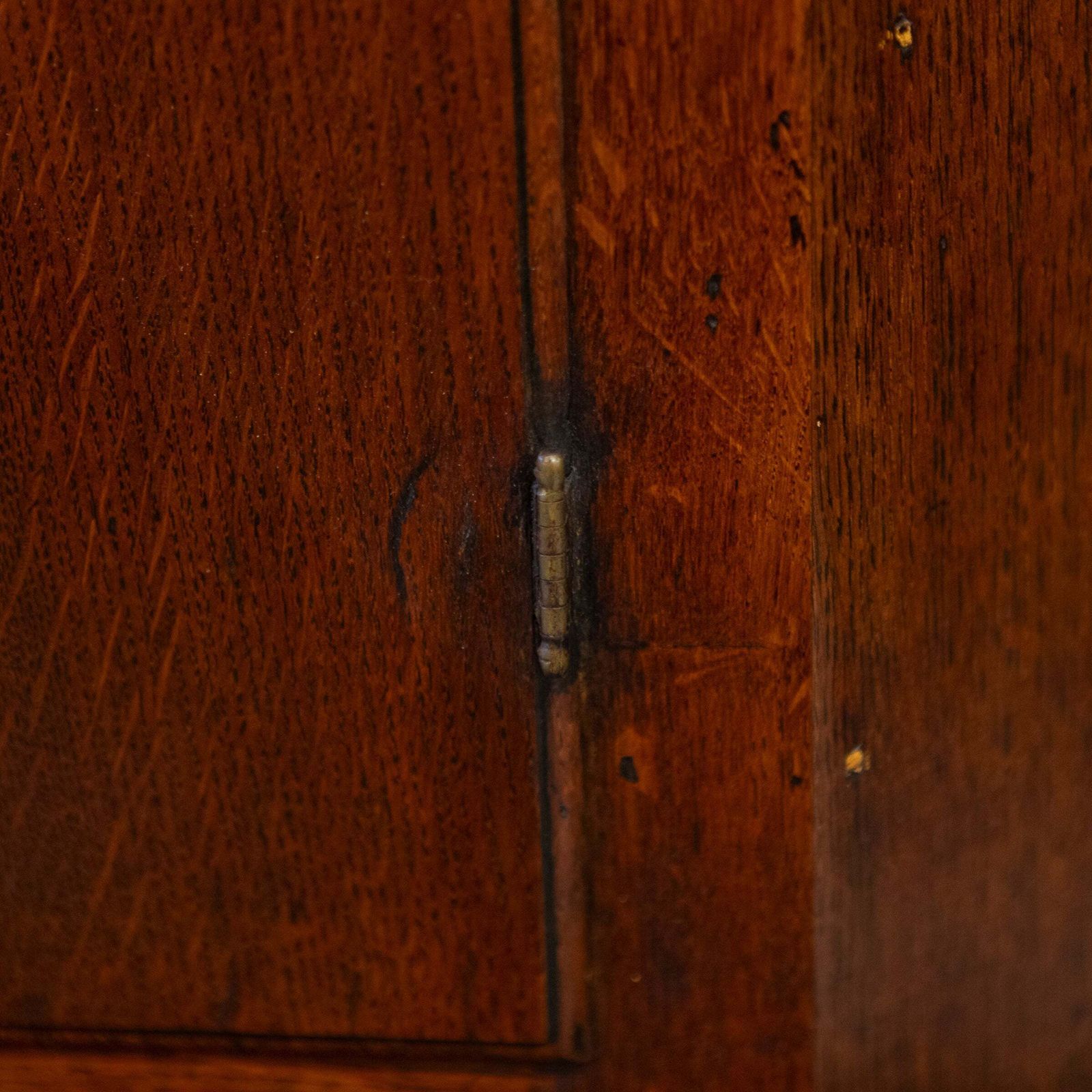 photo vinterior Antique Early 19th Century Oak Corner Cupboard