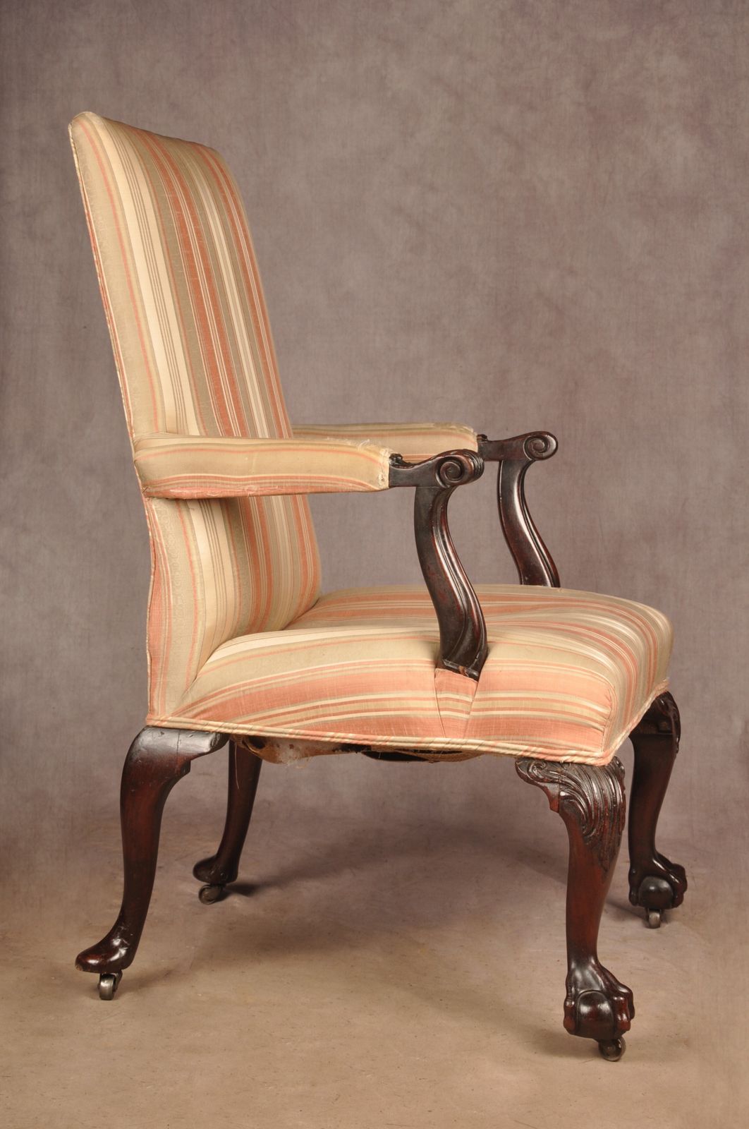 photo furniture A Very Fine 18th Century Mahogany Library Chair