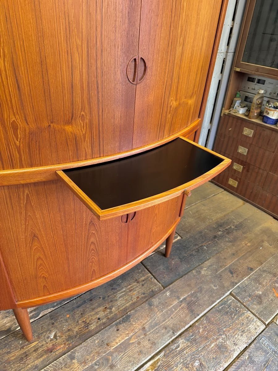 photo vinterior Johannes Anderson Large Danish Teak Corner Drinks / Cocktail Cabinet
