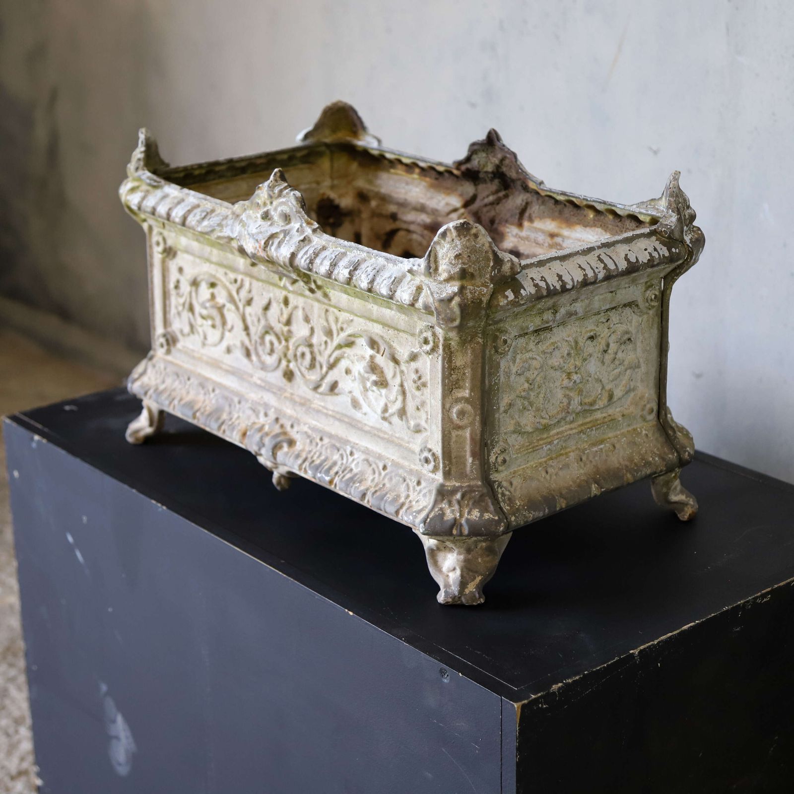 Large French Antique Cast Iron Garden Jardinière/Planter   Decorative And Functional photo vintage