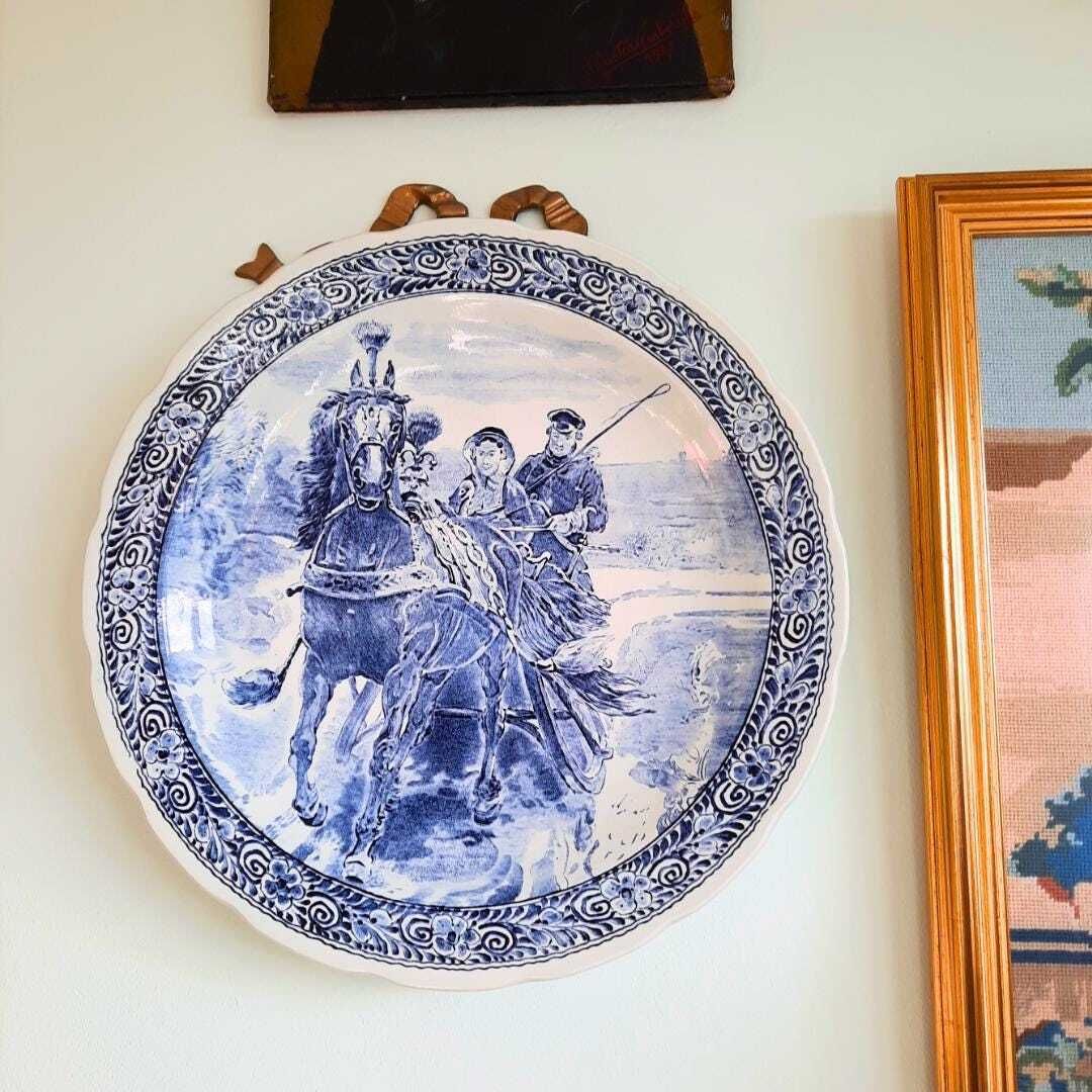 Large Delft Wall Plate Dutch Winter Scene With Horse Carriage By Boch Royal Sphinx C1960s, 39 Cm Diameter photo vinterior