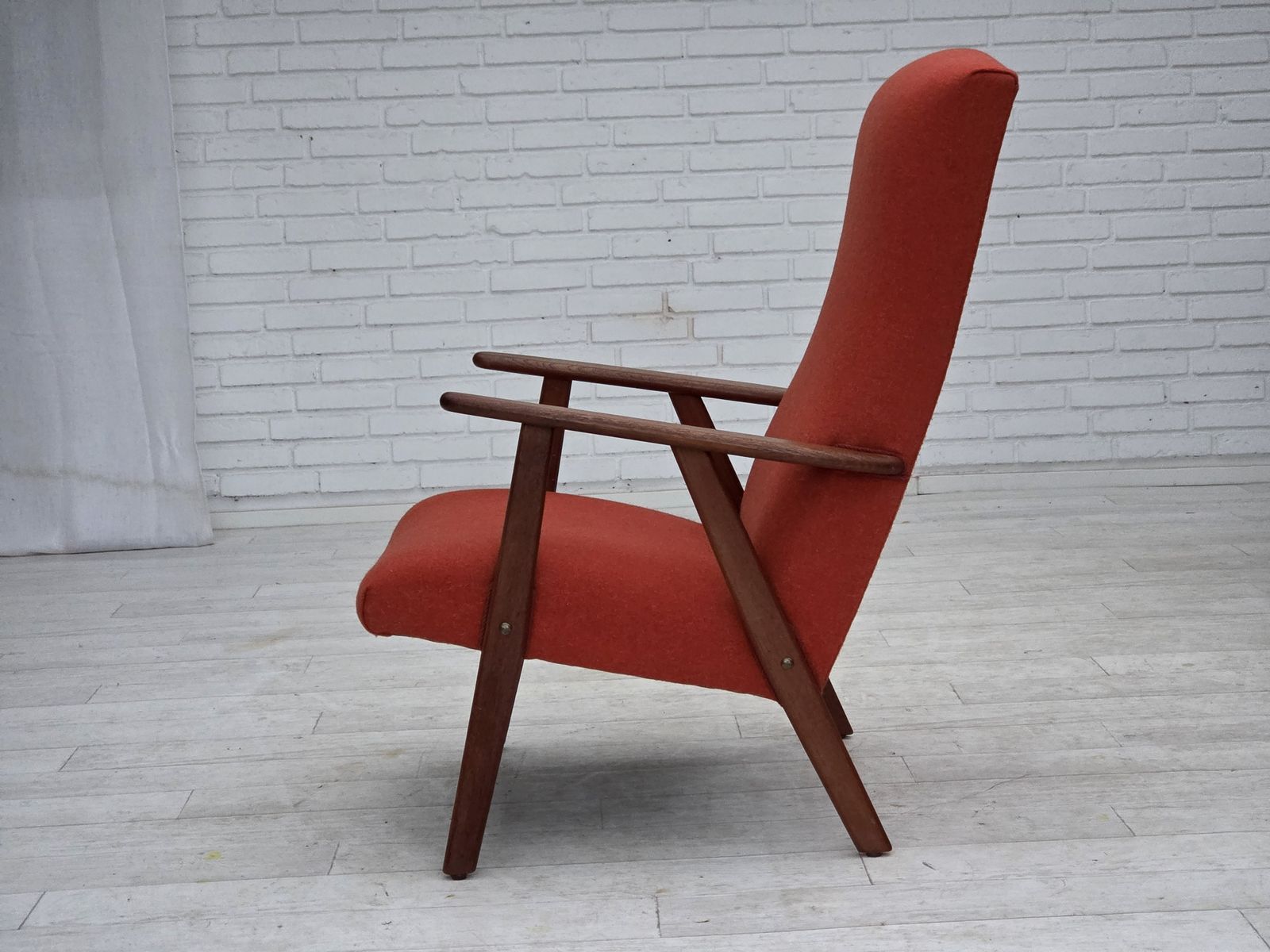 photo vintage 1970s, Danish Highback Armchair, Orange Furniture Wool, Teak Wood, Oak Wood.