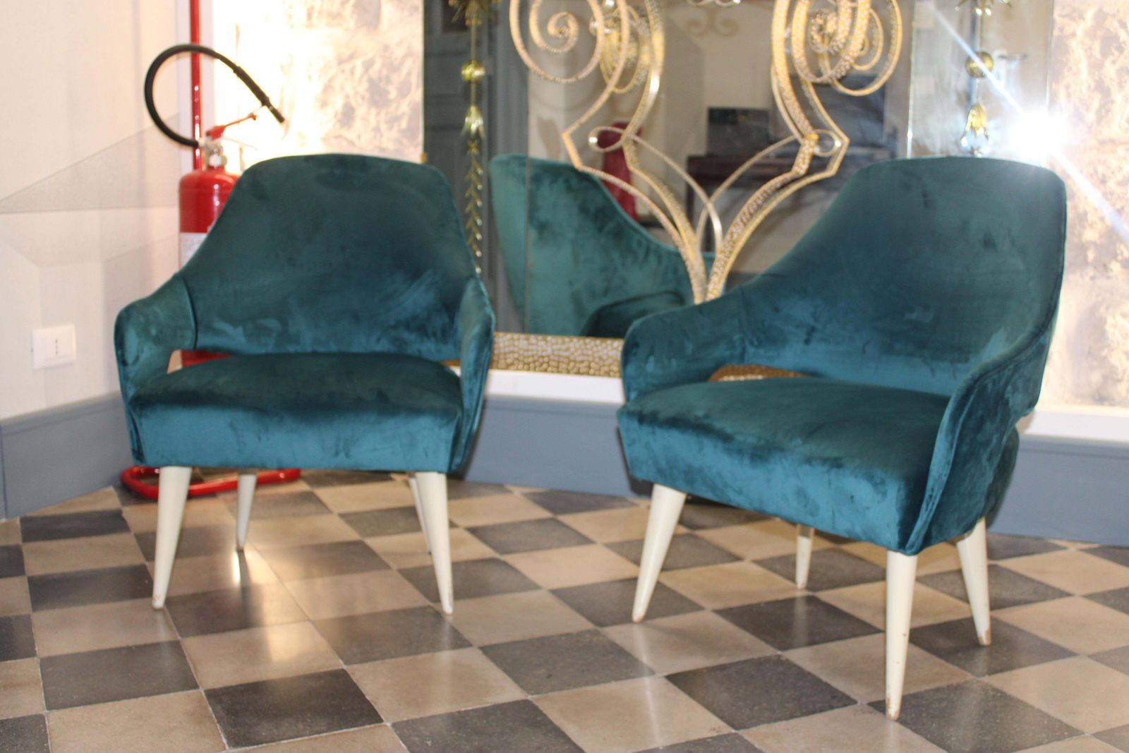 Pair Of Dassi Armchairs, 1950s Italy, Green Velvet, White Lacquered Wooden Feet photo for sale