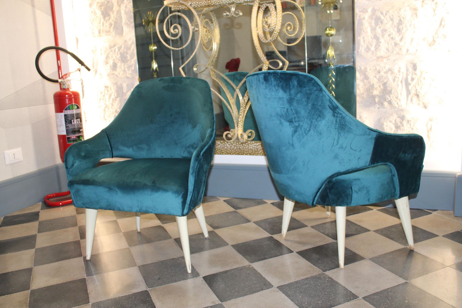 Pair Of Dassi Armchairs, 1950s Italy, Green Velvet, White Lacquered Wooden Feet photo vintage