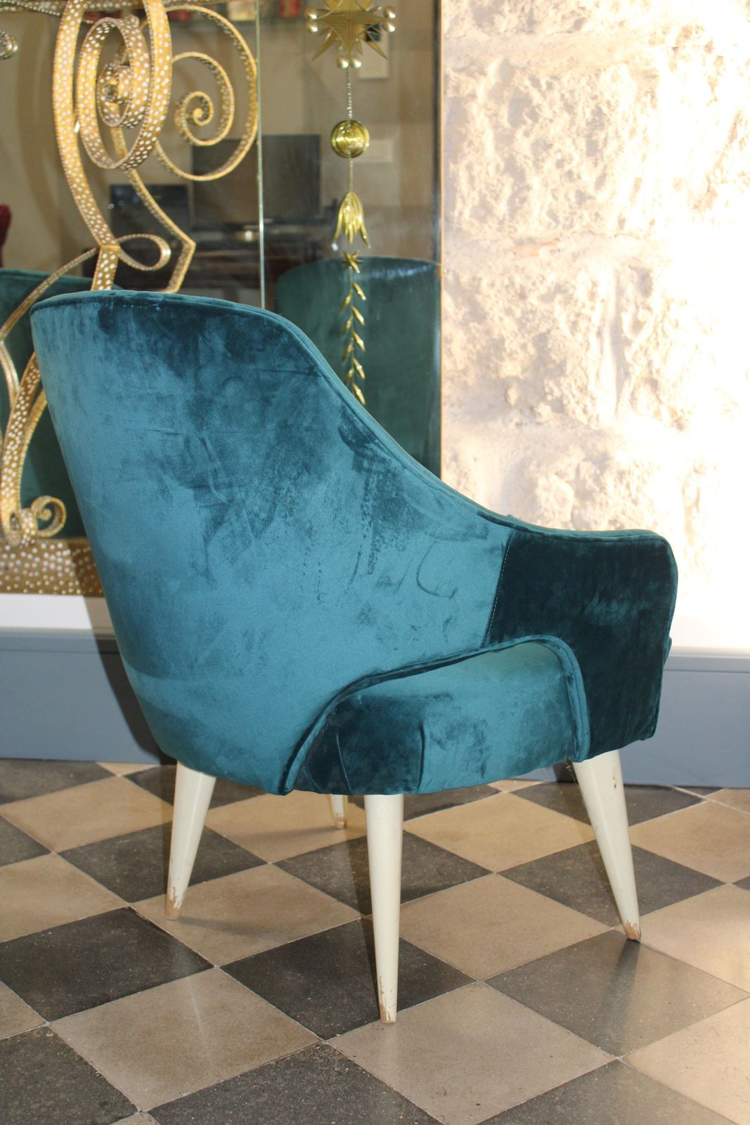 photo for sale Pair Of Dassi Armchairs, 1950s Italy, Green Velvet, White Lacquered Wooden Feet