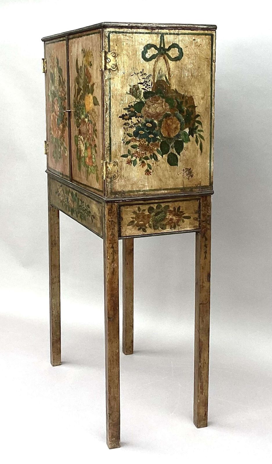 photo vintage Charming Late C18th Painted Cabinet On Stand Of Small Proportions