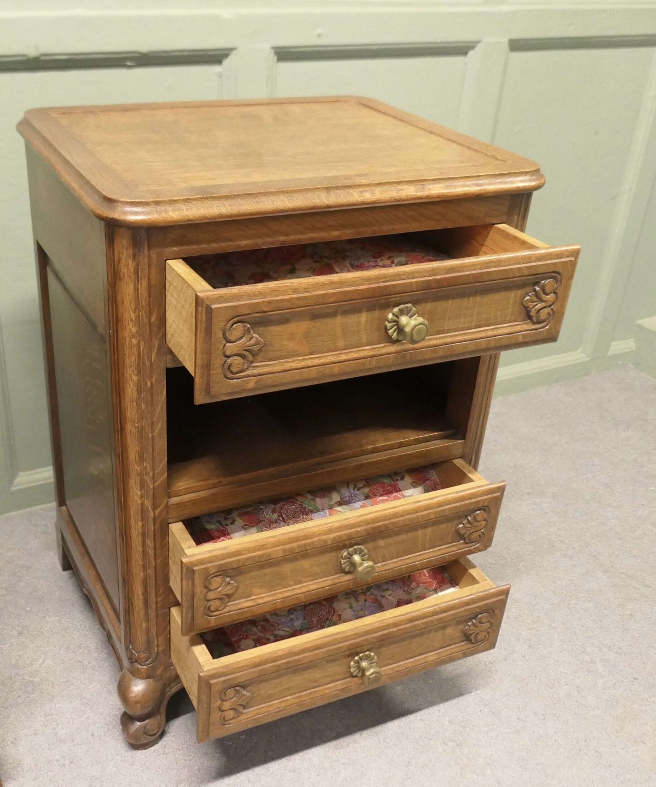 Pair Of French Golden Oak Bedside Cabinets photo 840.0