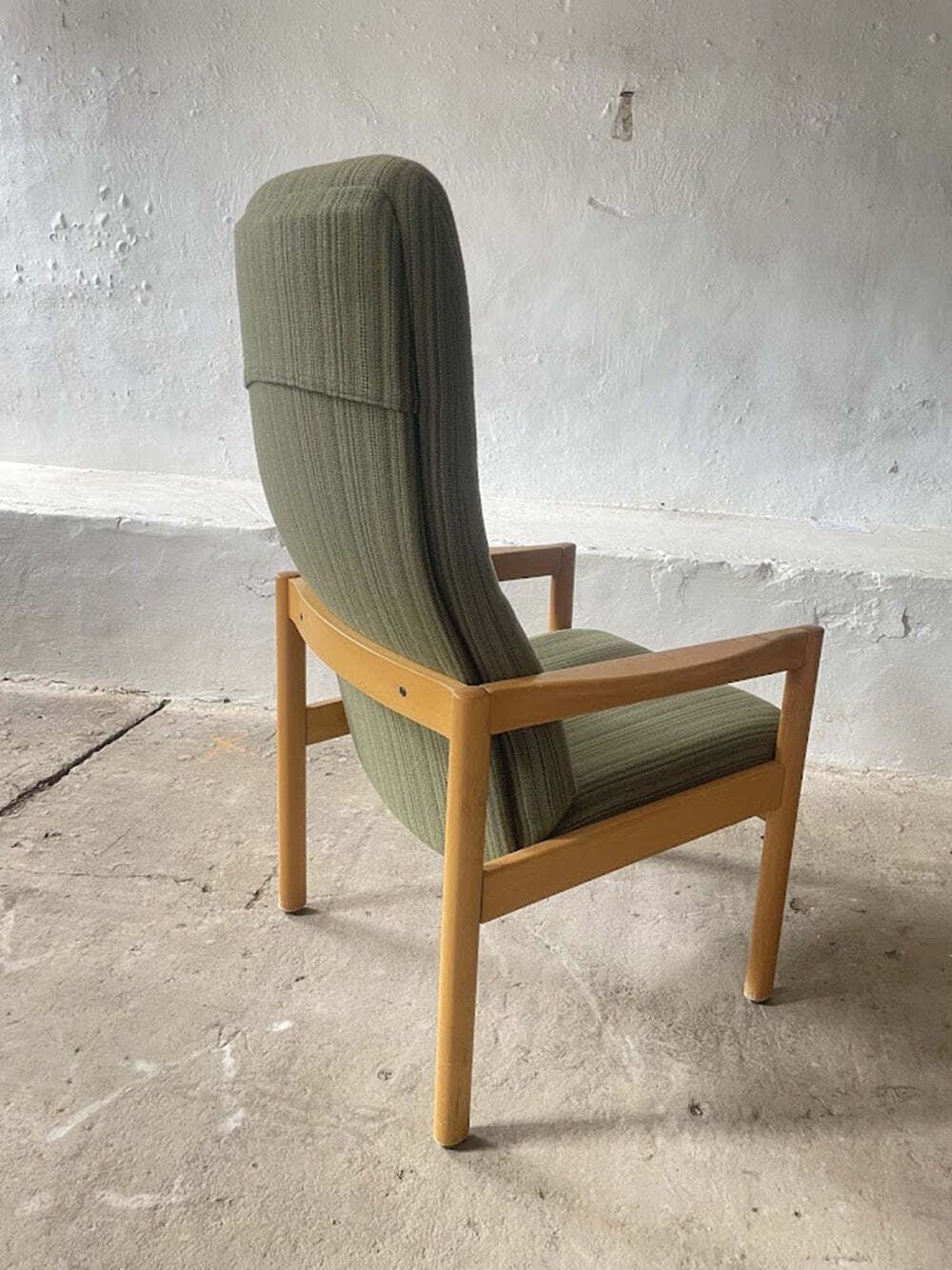 Scandinavische fauteuil met hoge rug photo buy