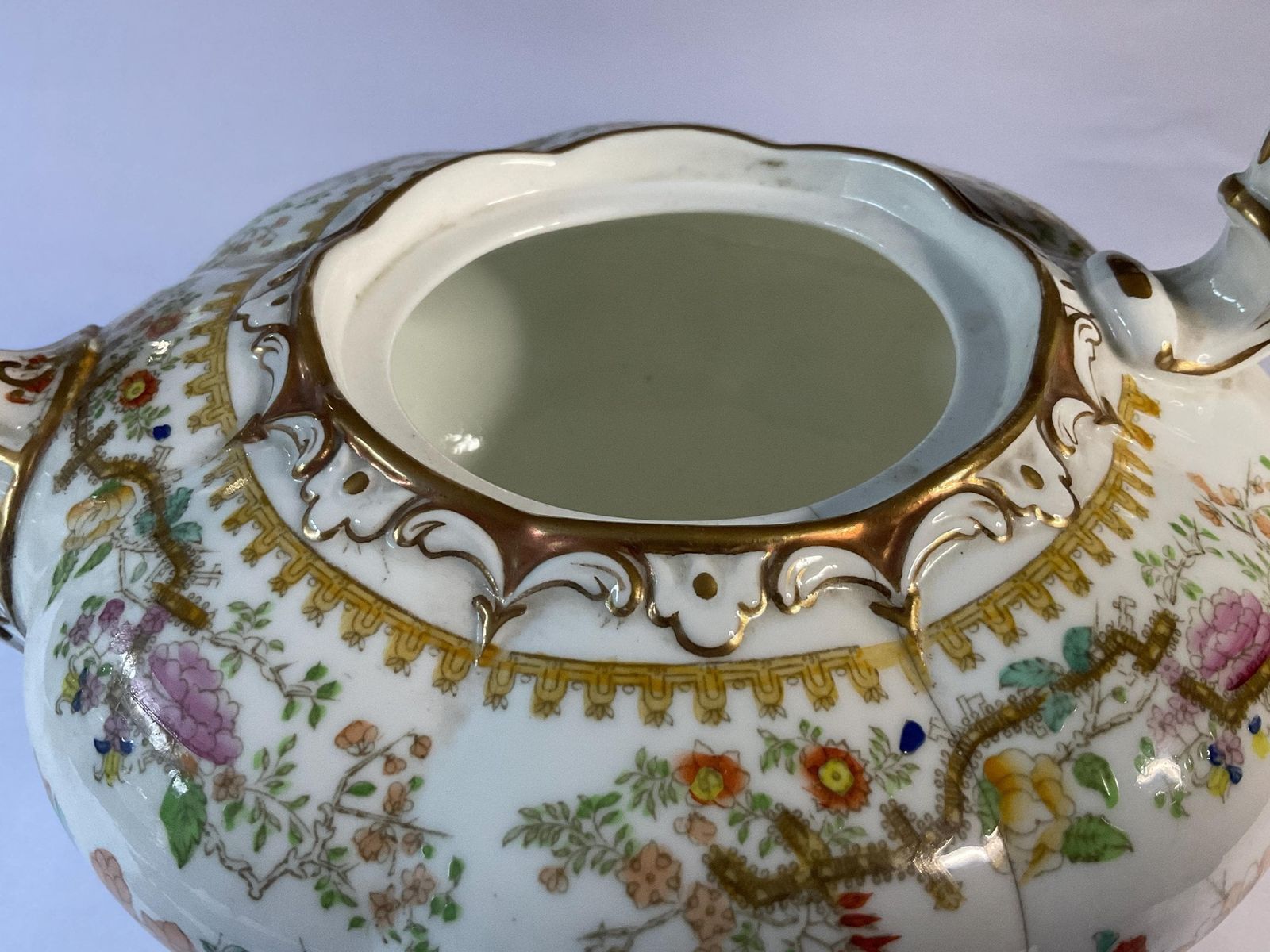 photo vinterior English Porcelain Teapot, Early 19th Century, With Provenance. A Rare Piece.