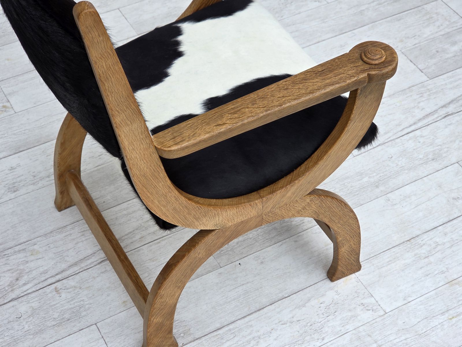 1170.0 Ca. Jaren 1960, Deense Fauteuil Met Hoge Rug, Echt Koehide, Eikenhout, Opnieuw Bekleed. photo