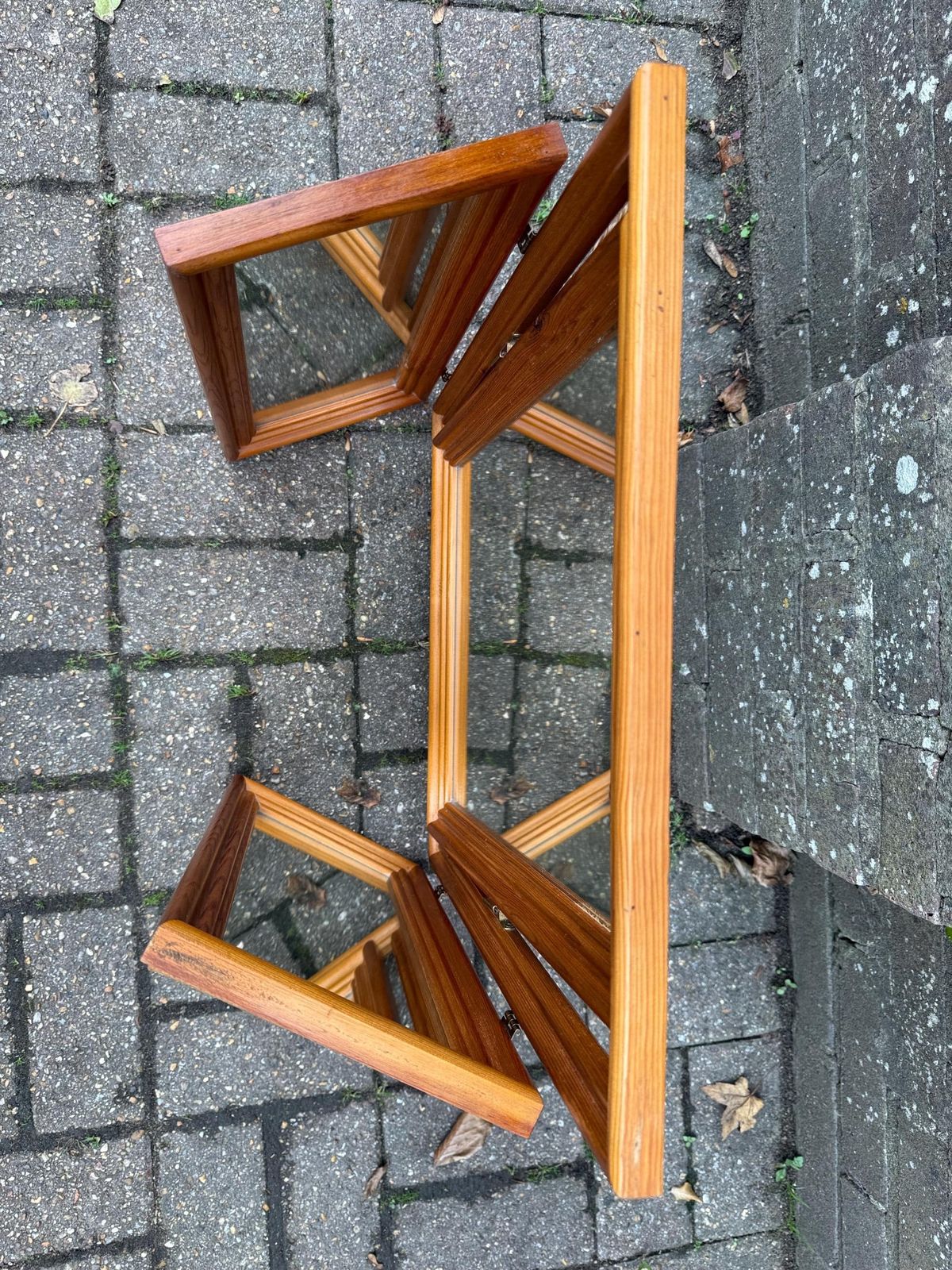 photo vinterior Vintage 1980s Pine Tri Fold Dressing Table Mirror – Retro Three Panel Vanity Mirror / Warm Wood Framed Folding Mirror, Vintage Triple Mirror