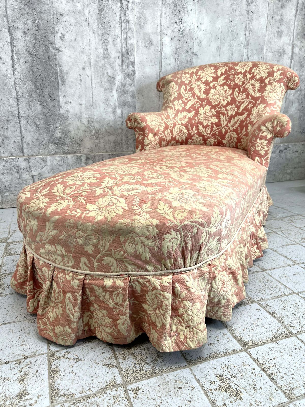 Napoleon III Pink Jacquard Chaise Longue photo for sale