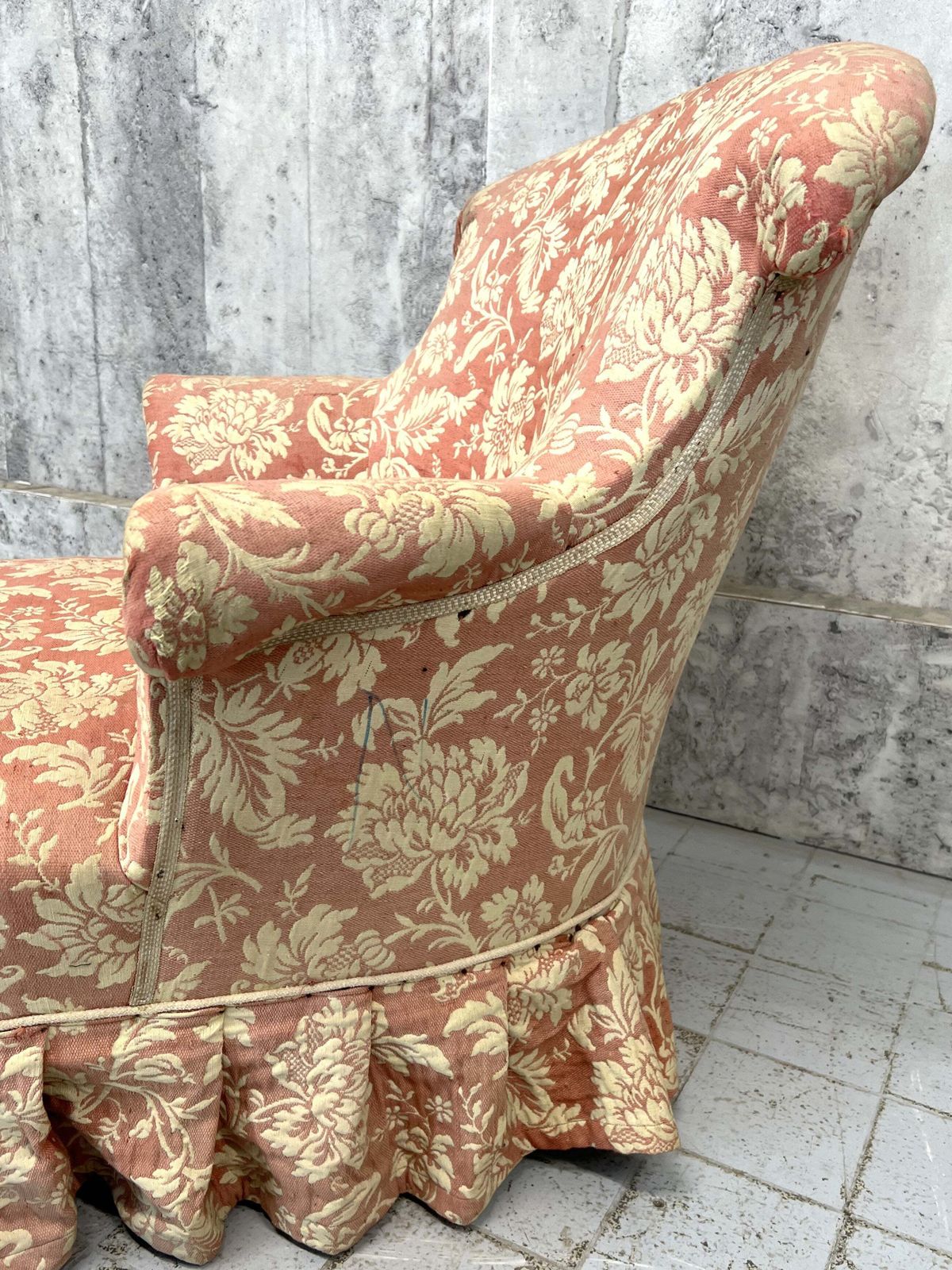 Napoleon III Pink Jacquard Chaise Longue photo vinterior