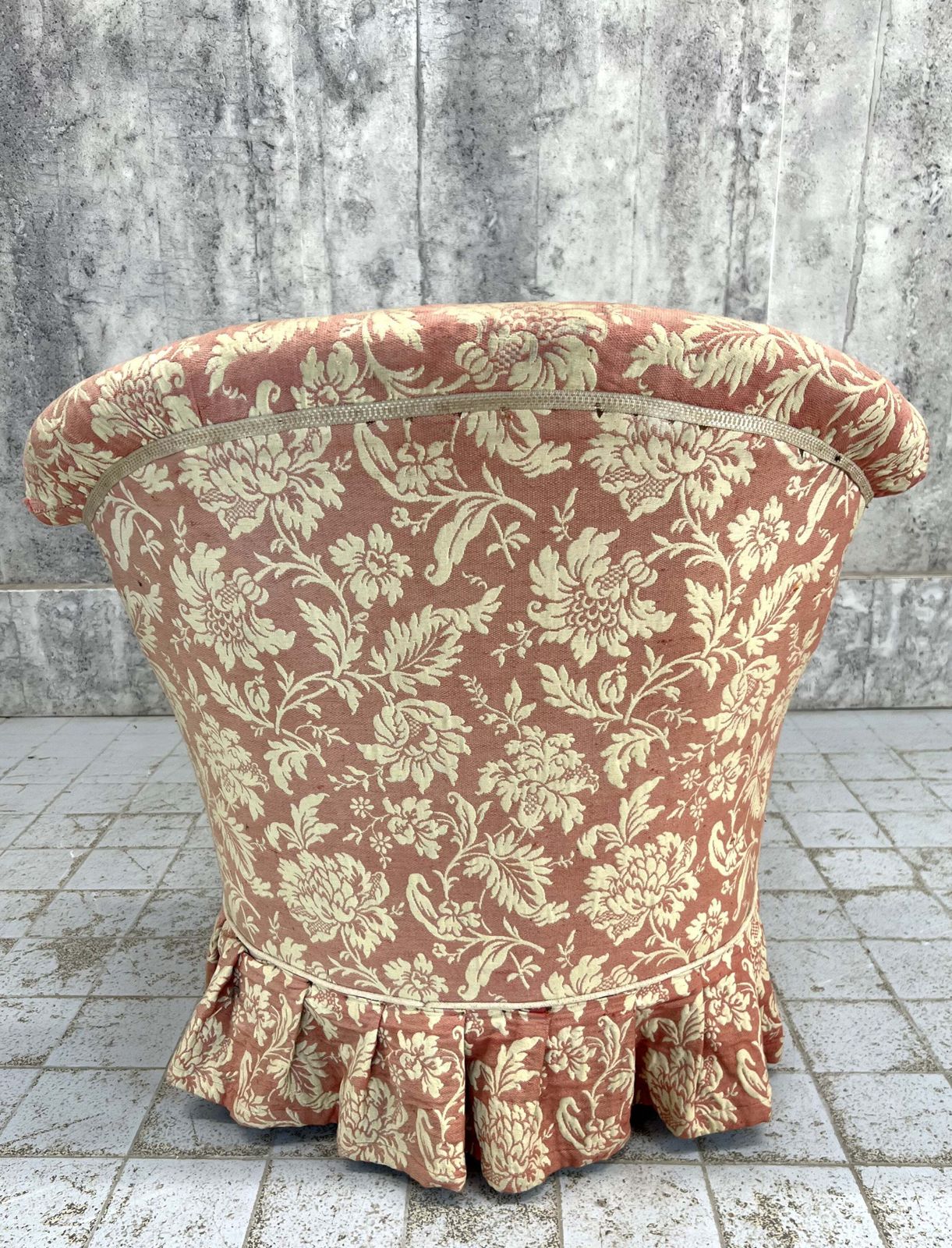 photo furniture Napoleon III Pink Jacquard Chaise Longue