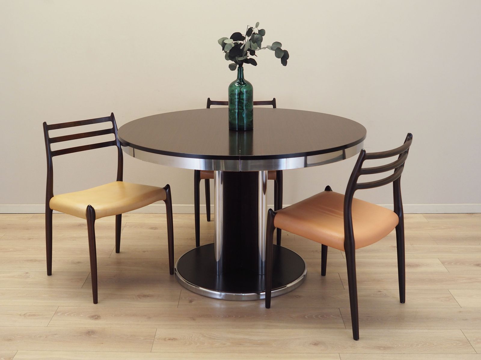 Round Table, Italian Design, 1970s, Production: Italy photo furniture